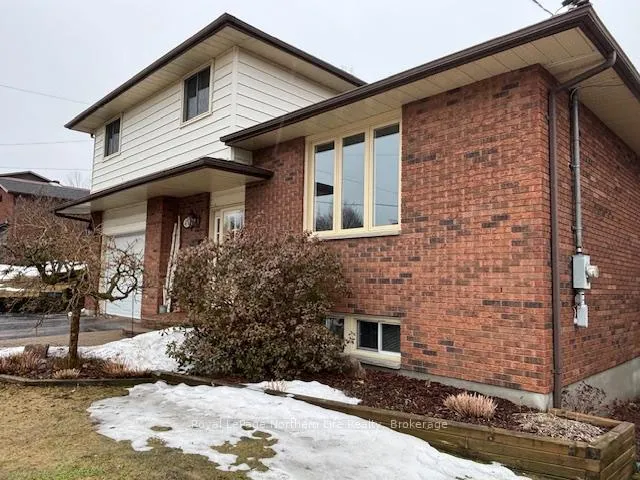 Photo 10 of 45 Sable Crescent, North Bay, Birchaven — HOMEH