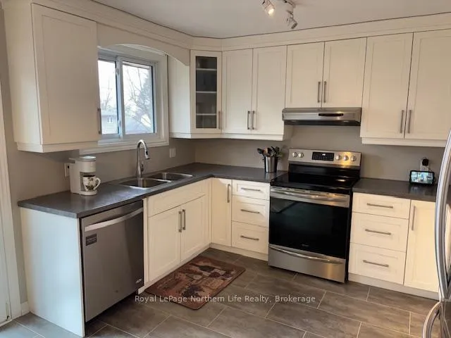 Photo 19 of 45 Sable Crescent, North Bay, Birchaven — HOMEH
