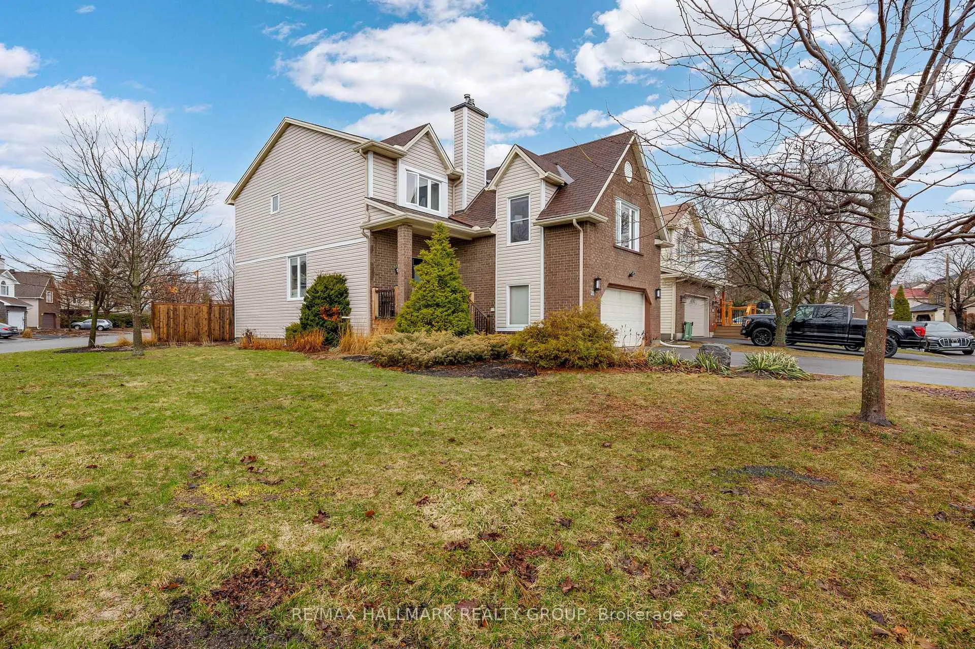 Photo 2 of 38 Briermoor Crescent, Ottawa, Hunt Club Park/Greenboro — HOMEH
