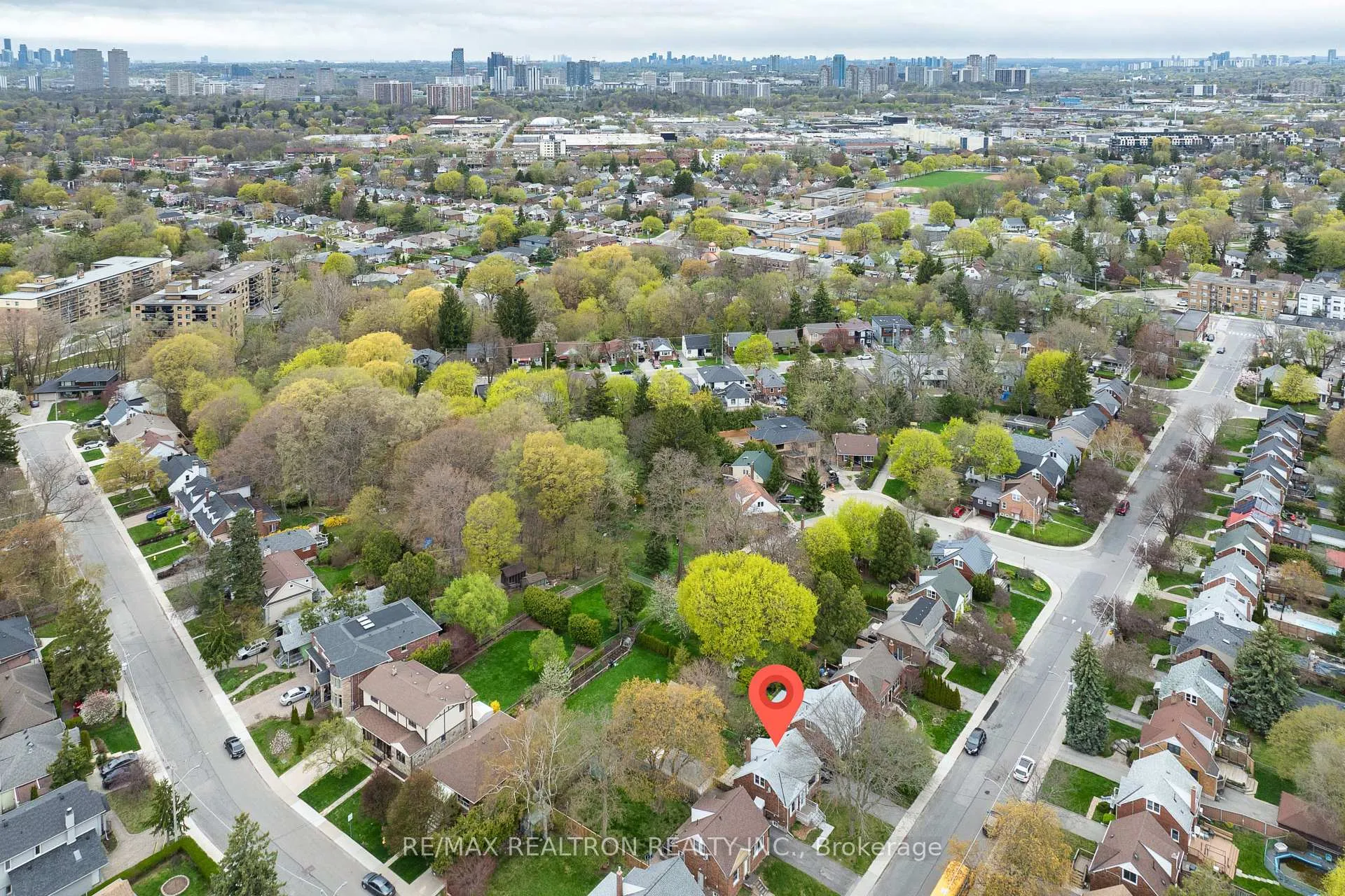 Photo 3 of 16 Plaxton Drive, Toronto, O'Connor-Parkview — HOMEH
