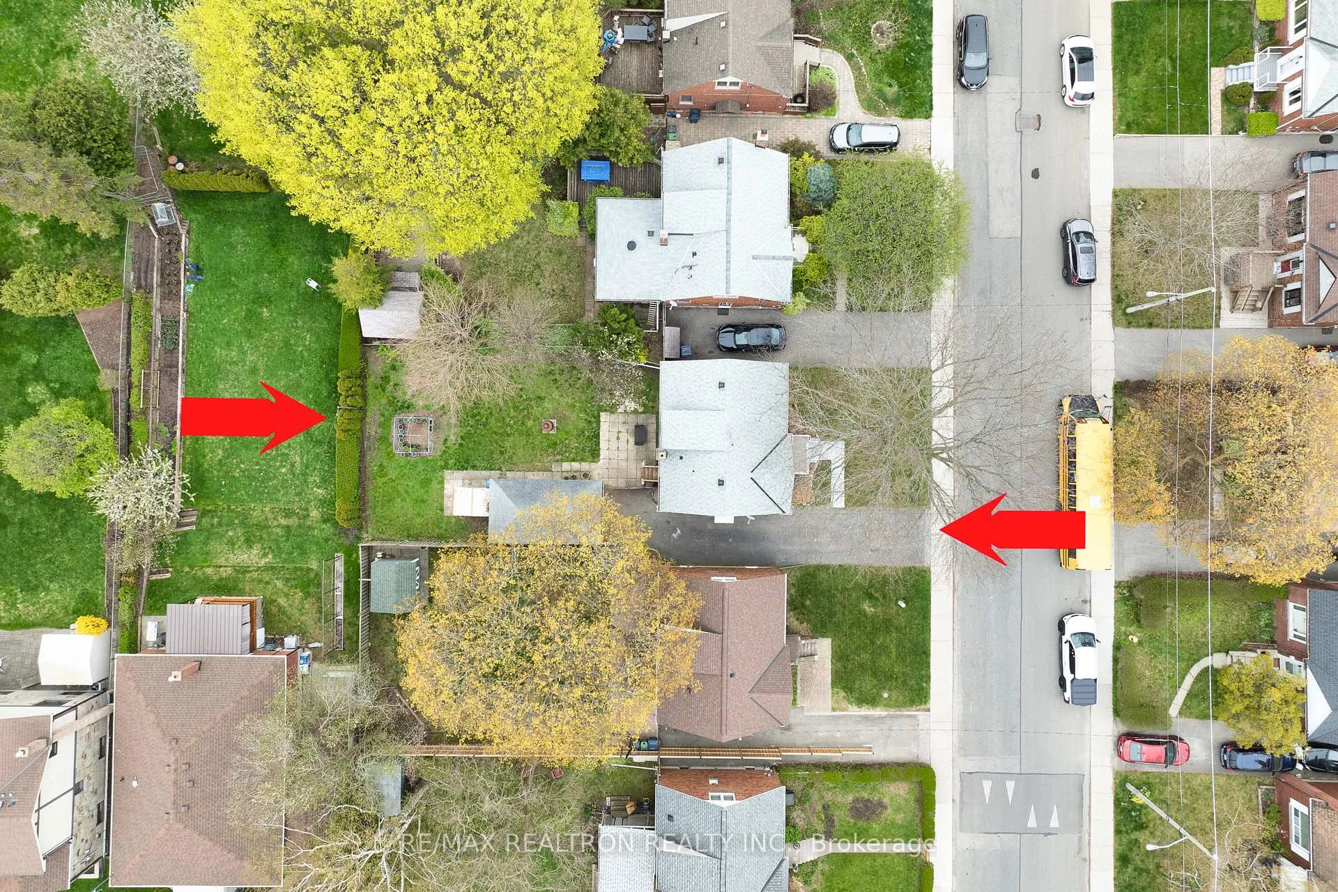 Photo 4 of 16 Plaxton Drive, Toronto, O'Connor-Parkview — HOMEH