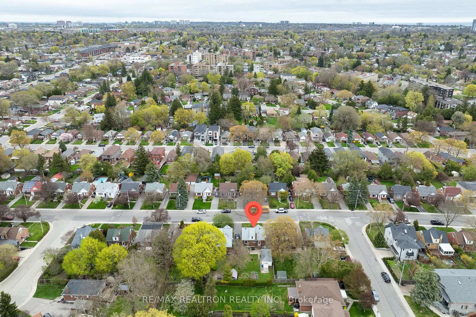 Photo 5 of 16 Plaxton Drive, Toronto, O'Connor-Parkview — HOMEH