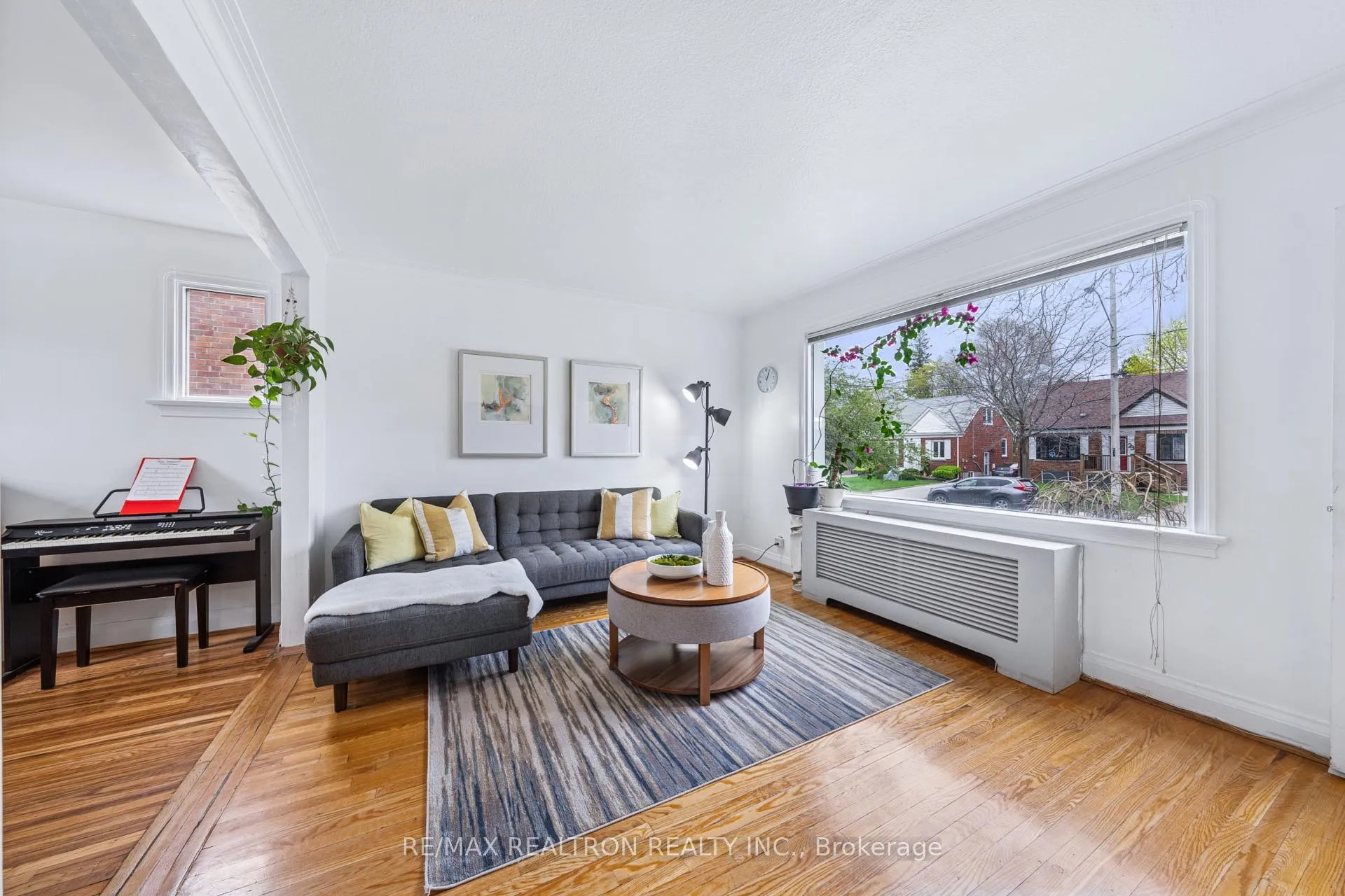 Photo 9 of 16 Plaxton Drive, Toronto, O'Connor-Parkview — HOMEH