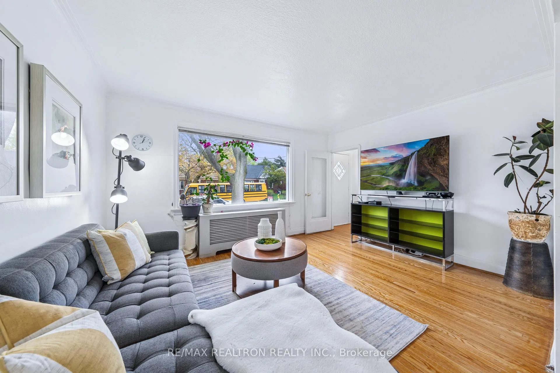 Photo 10 of 16 Plaxton Drive, Toronto, O'Connor-Parkview — HOMEH