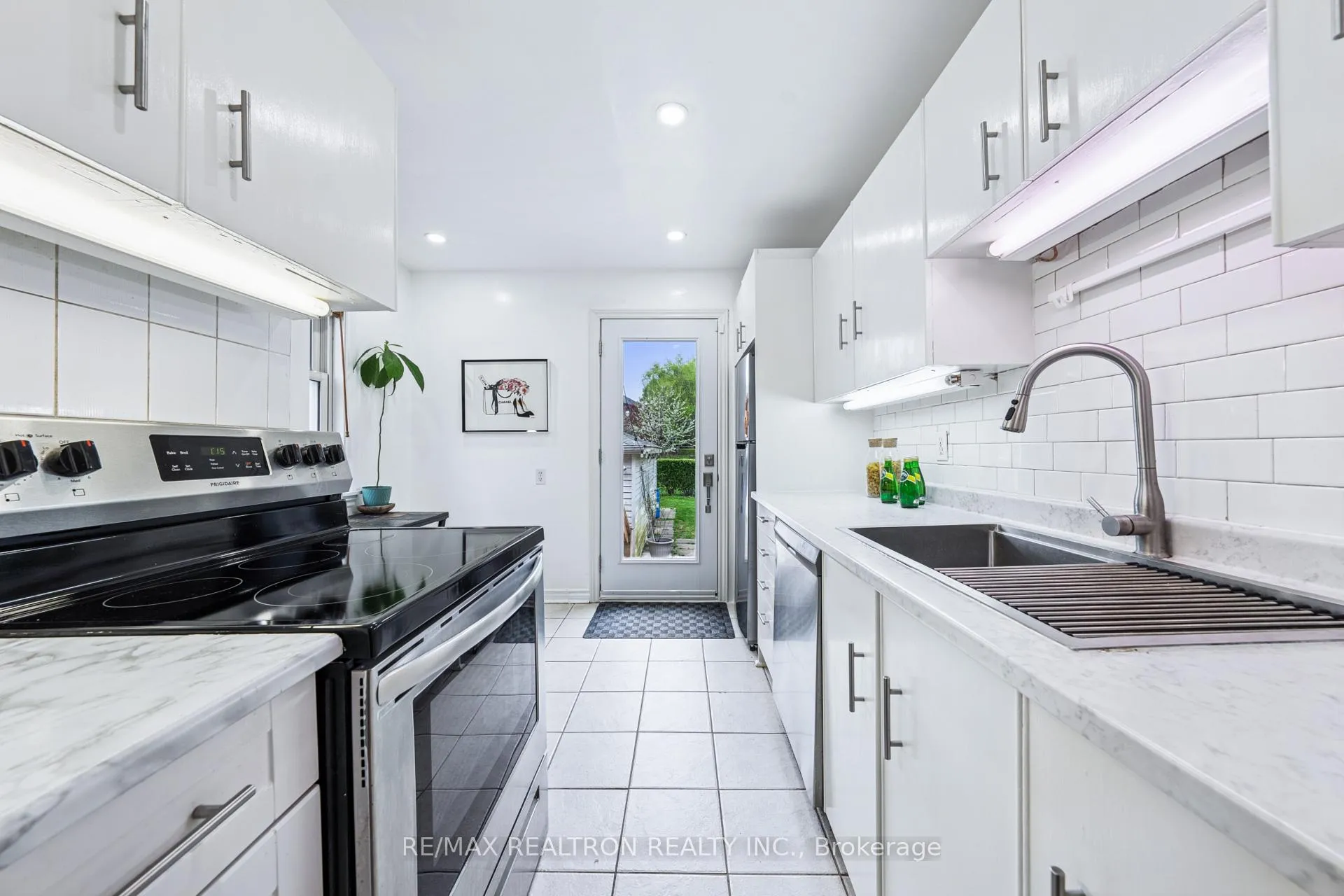 Photo 17 of 16 Plaxton Drive, Toronto, O'Connor-Parkview — HOMEH