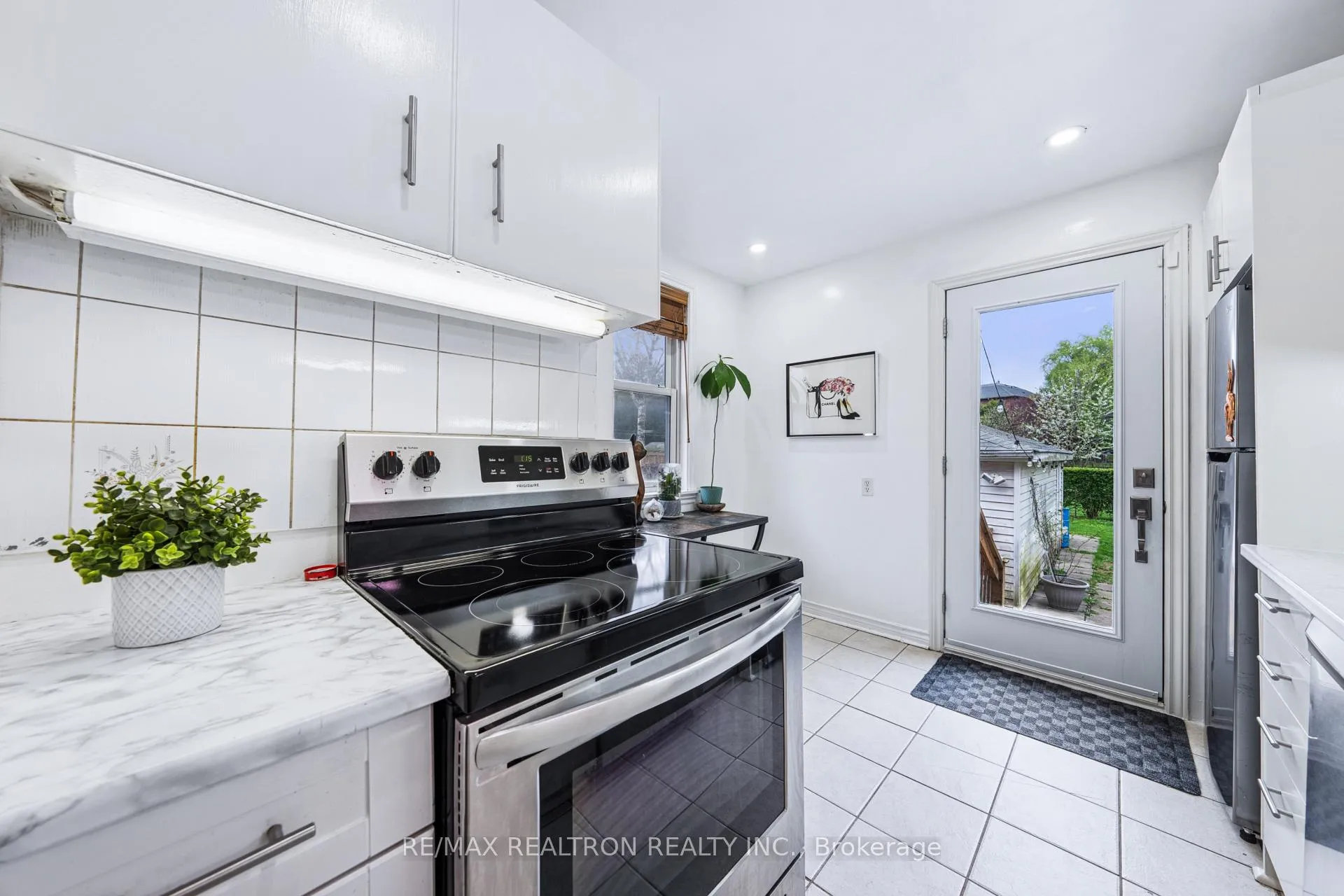 Photo 18 of 16 Plaxton Drive, Toronto, O'Connor-Parkview — HOMEH