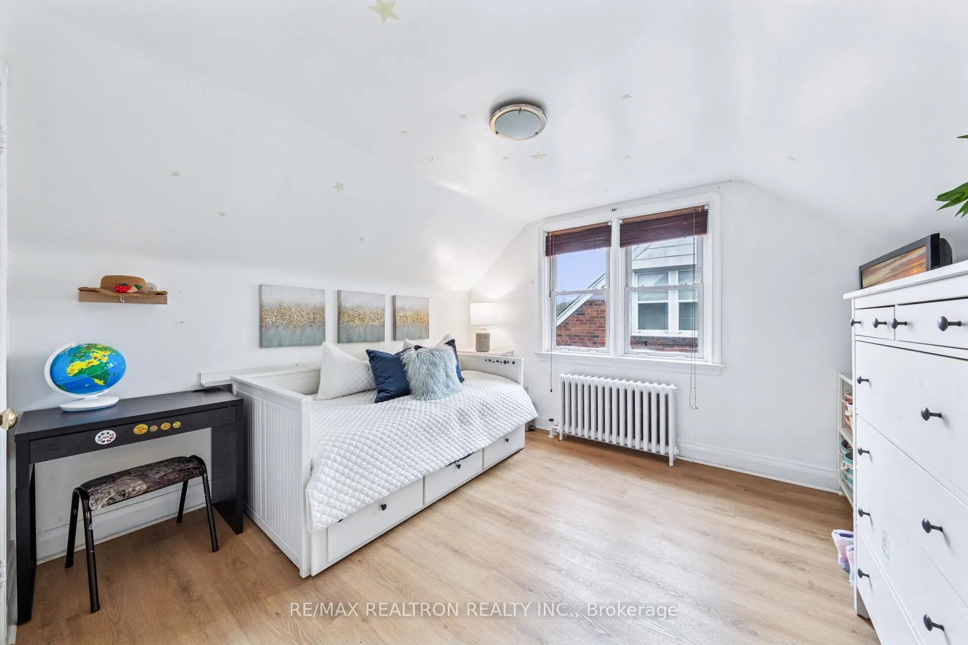 Photo 19 of 16 Plaxton Drive, Toronto, O'Connor-Parkview — HOMEH