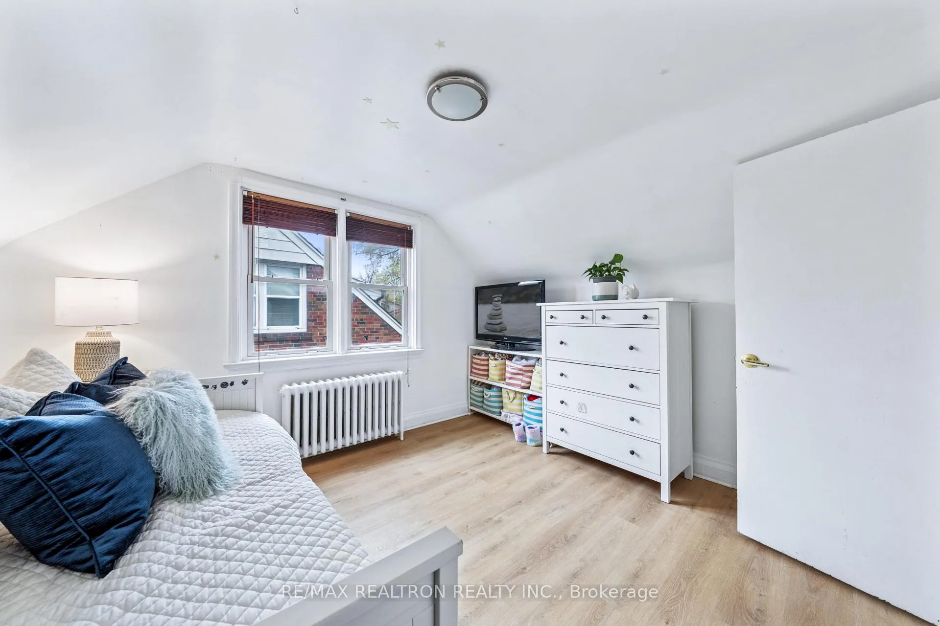 Photo 21 of 16 Plaxton Drive, Toronto, O'Connor-Parkview — HOMEH