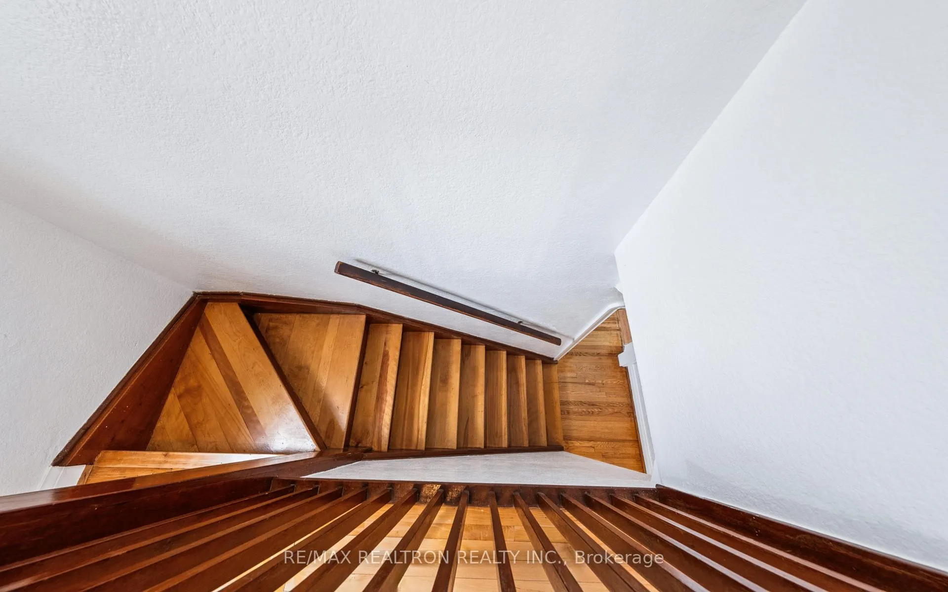 Photo 24 of 16 Plaxton Drive, Toronto, O'Connor-Parkview — HOMEH
