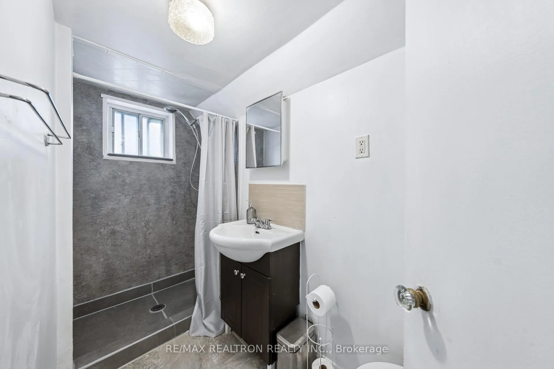 Photo 30 of 16 Plaxton Drive, Toronto, O'Connor-Parkview — HOMEH