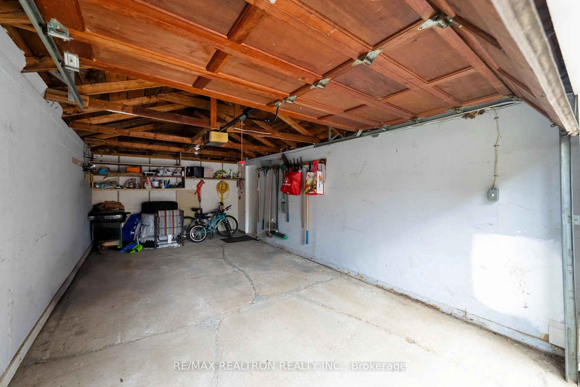 Photo 32 of 16 Plaxton Drive, Toronto, O'Connor-Parkview — HOMEH