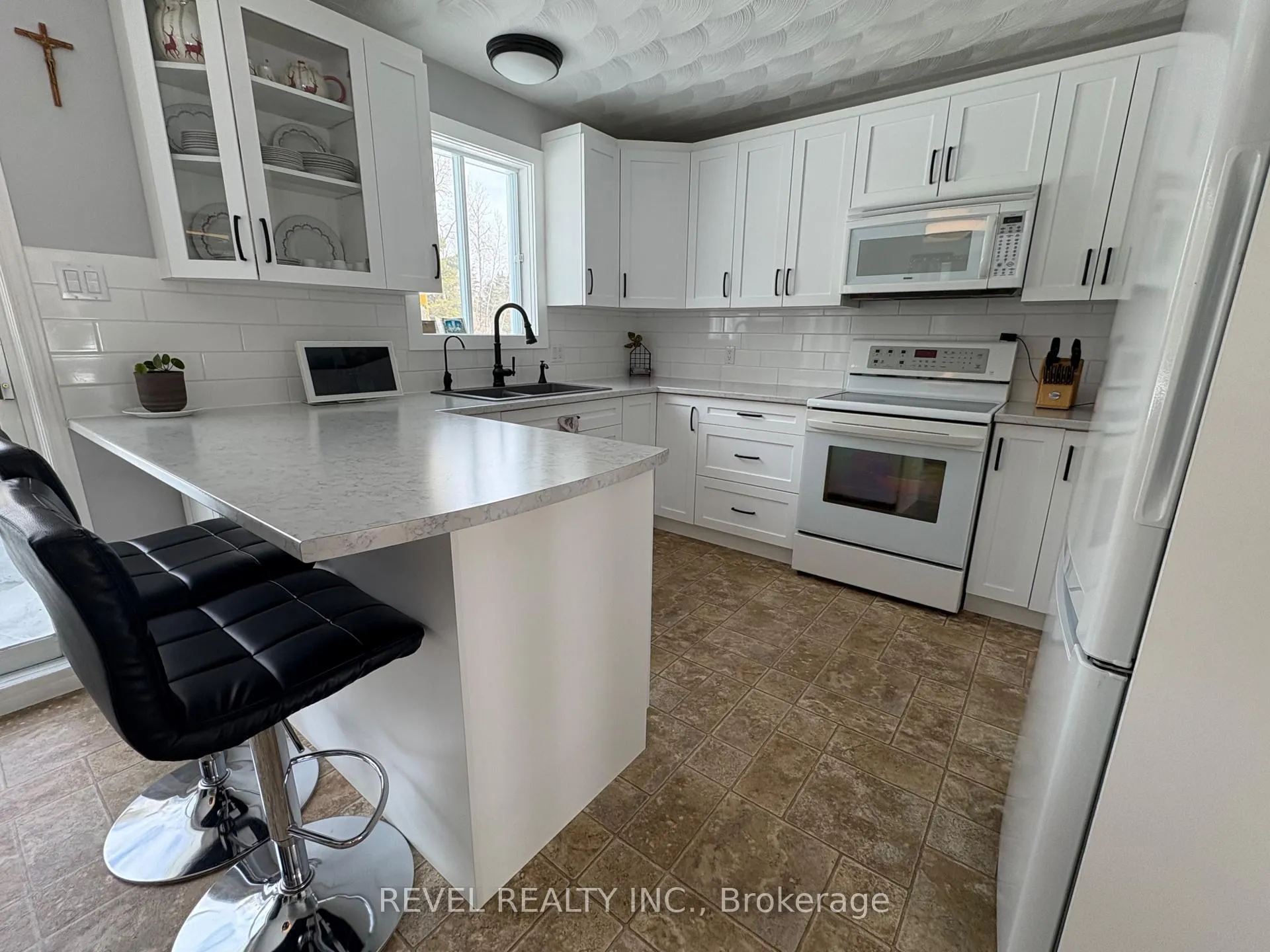 Photo 5 of 385 Nahma Road, Cochrane — HOMEH