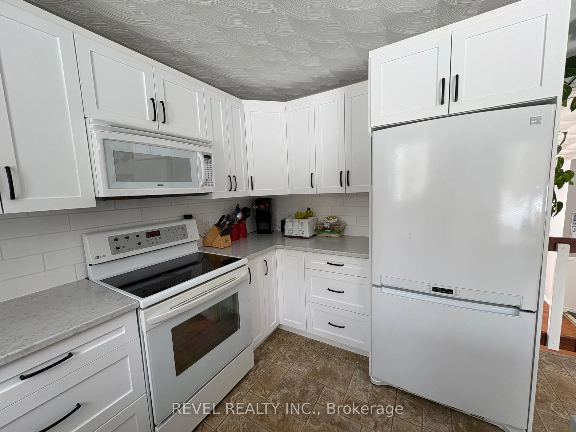 Photo 6 of 385 Nahma Road, Cochrane — HOMEH