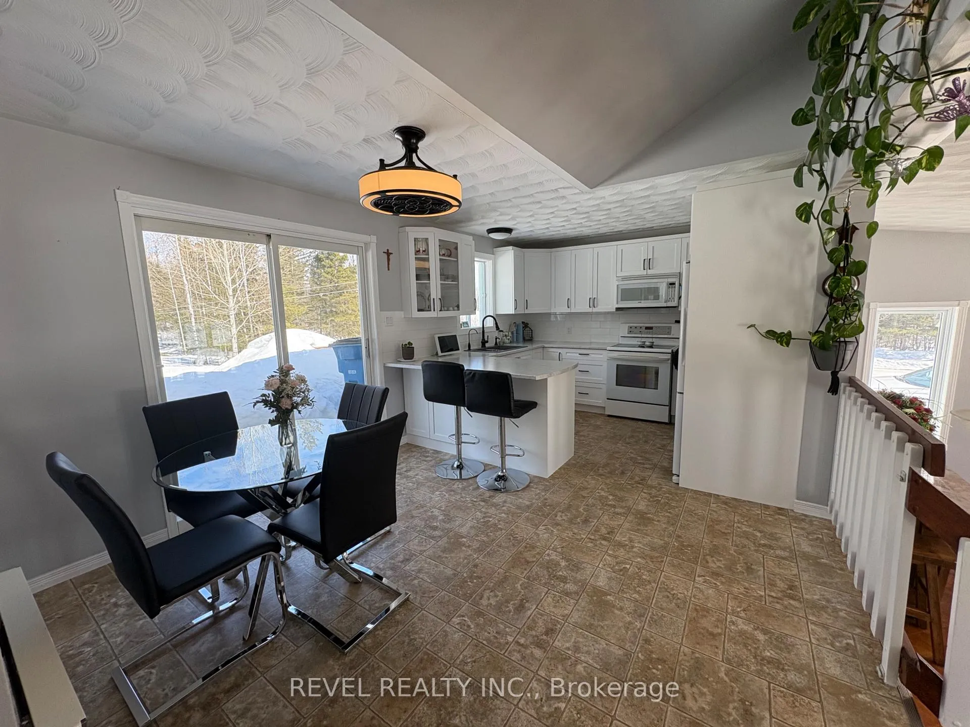 Photo 10 of 385 Nahma Road, Cochrane — HOMEH