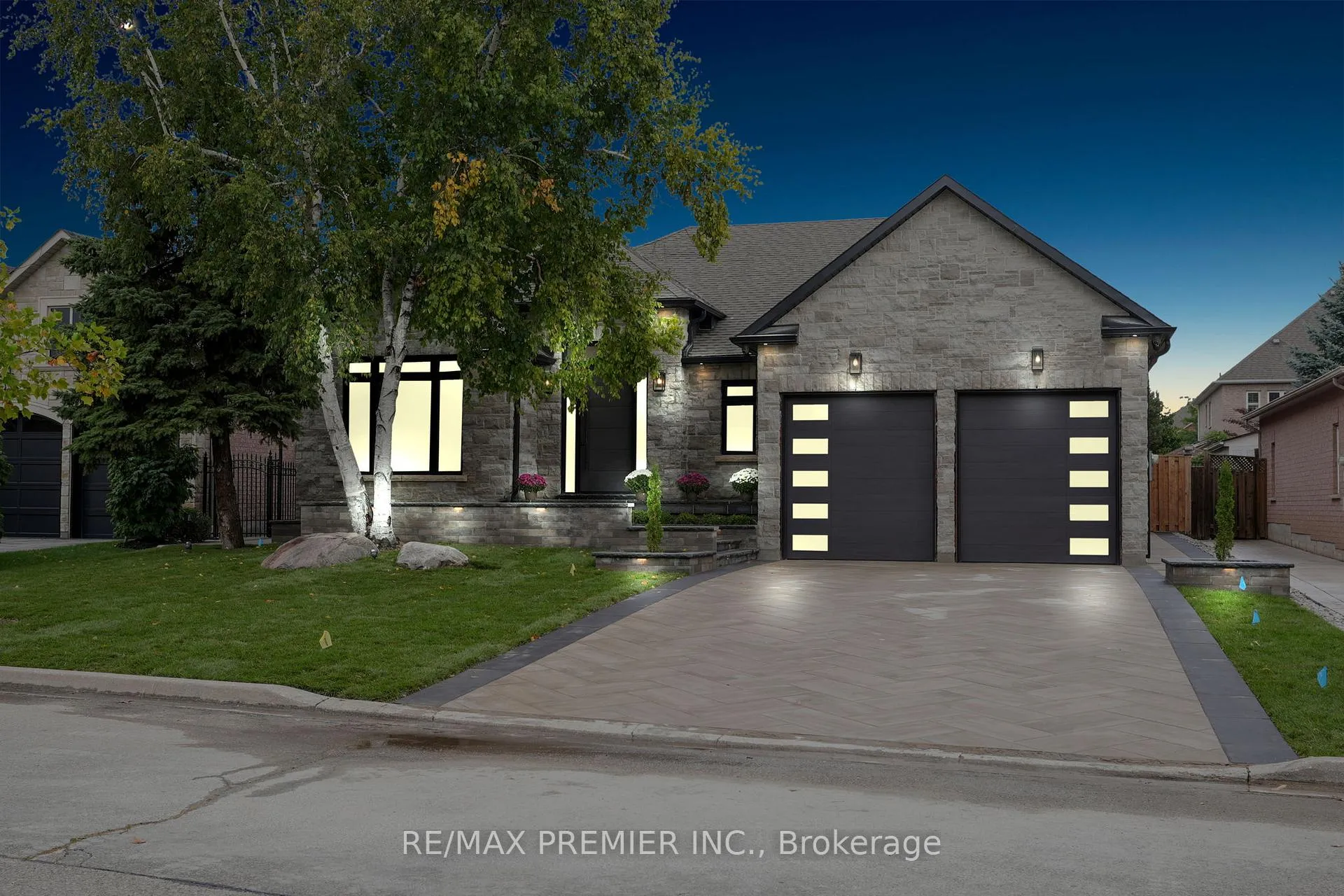 Photo 1 of 19 Polo Crescent, Vaughan, East Woodbridge — HOMEH