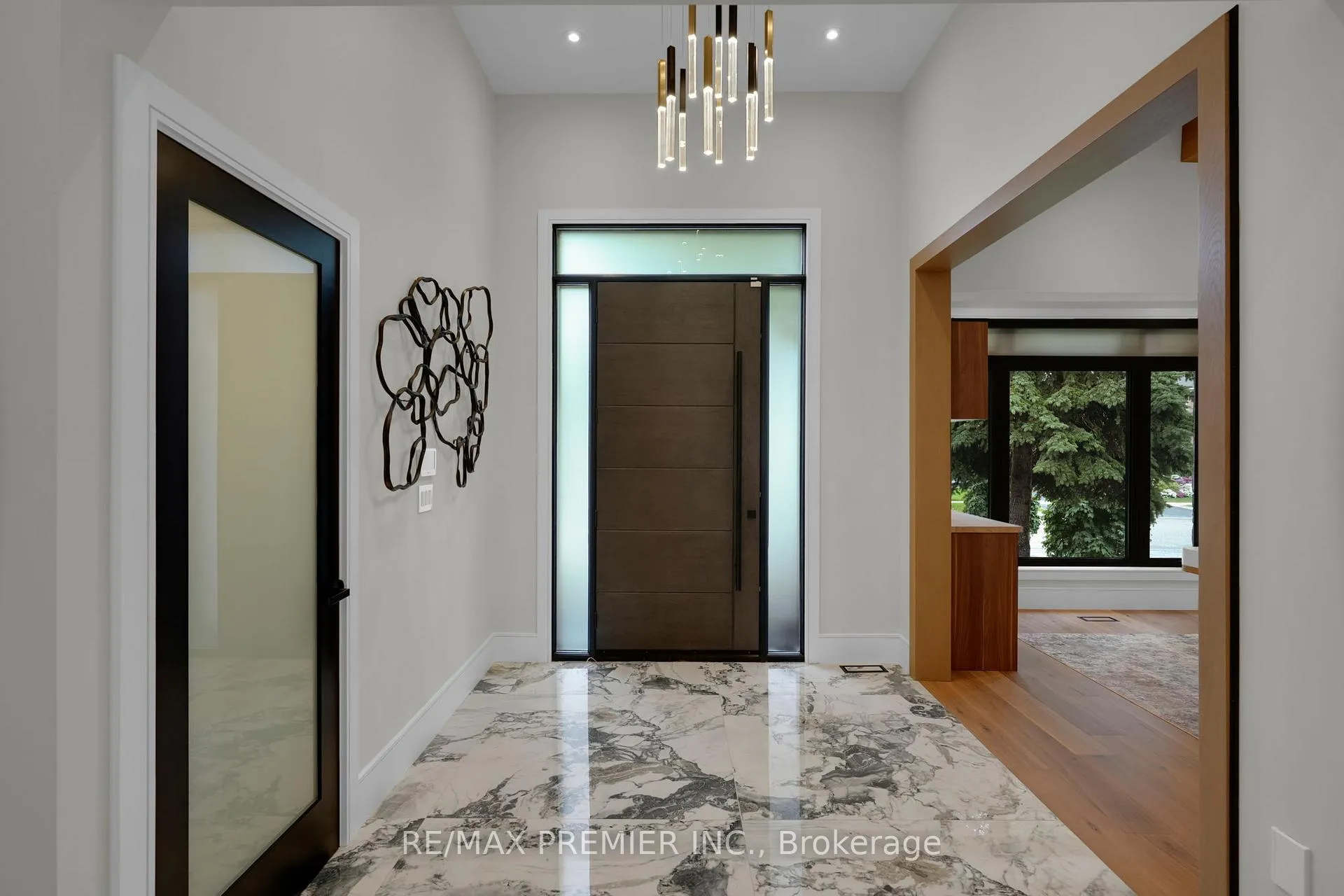 Photo 5 of 19 Polo Crescent, Vaughan, East Woodbridge — HOMEH
