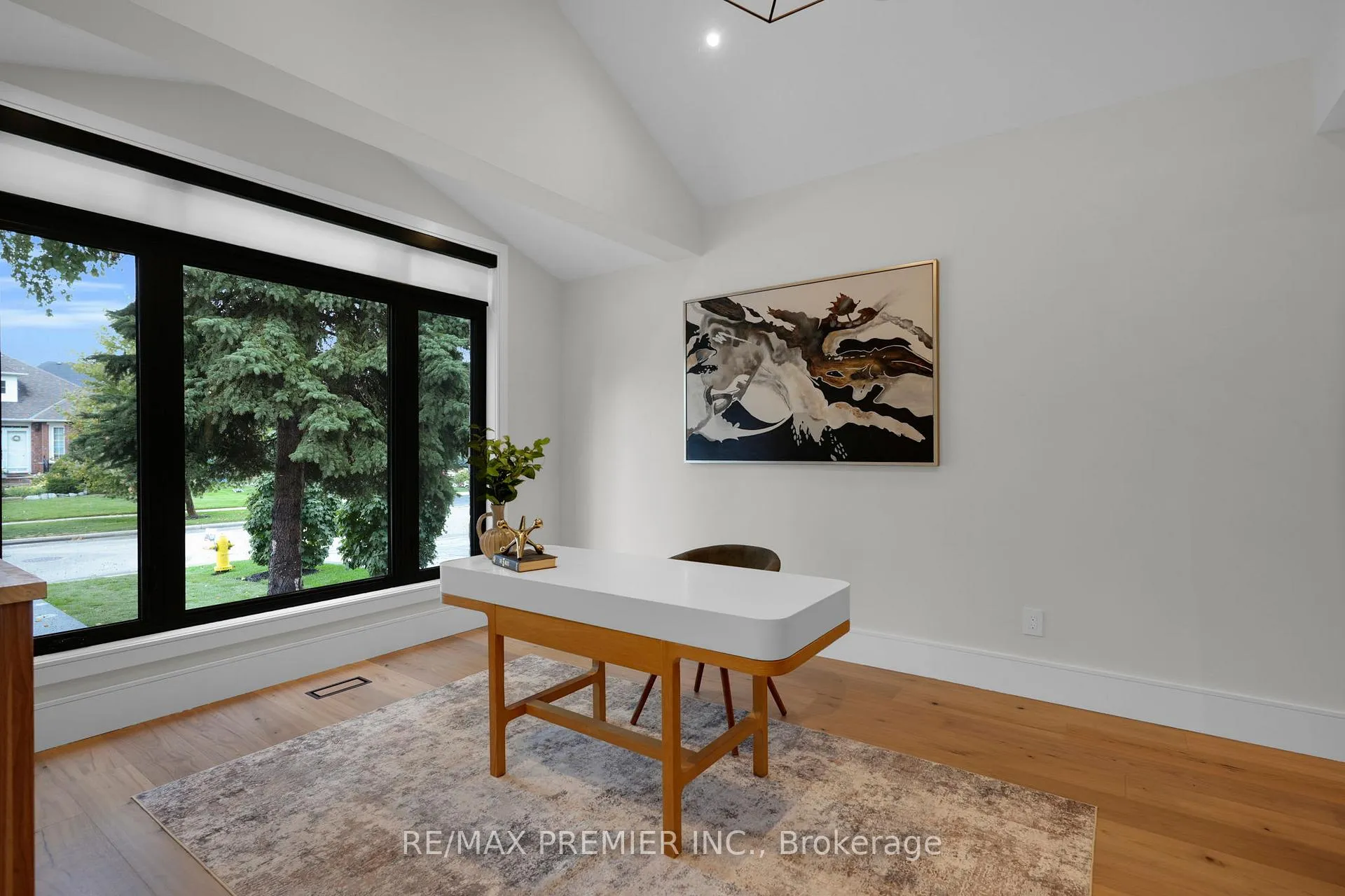 Photo 6 of 19 Polo Crescent, Vaughan, East Woodbridge — HOMEH