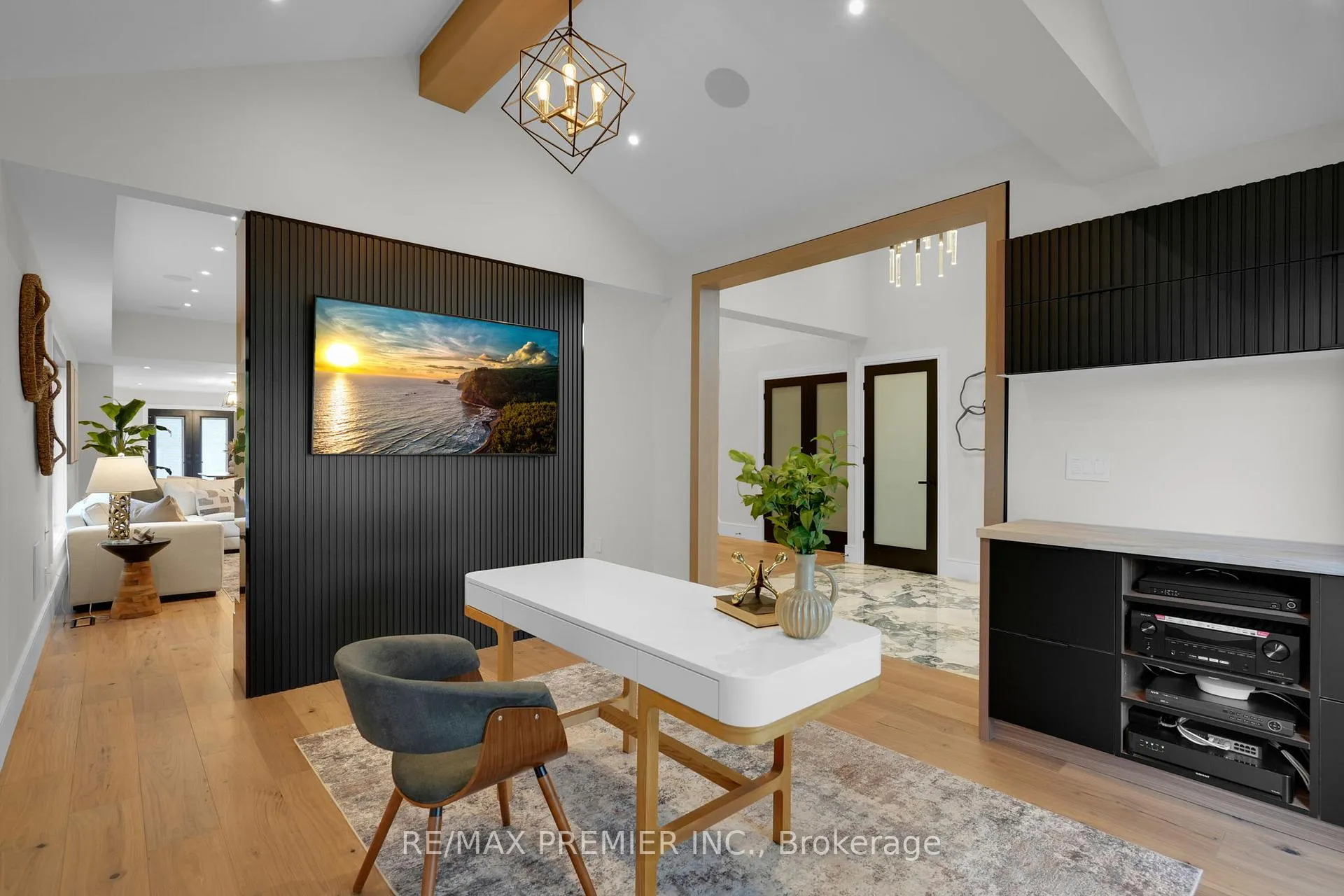 Photo 7 of 19 Polo Crescent, Vaughan, East Woodbridge — HOMEH