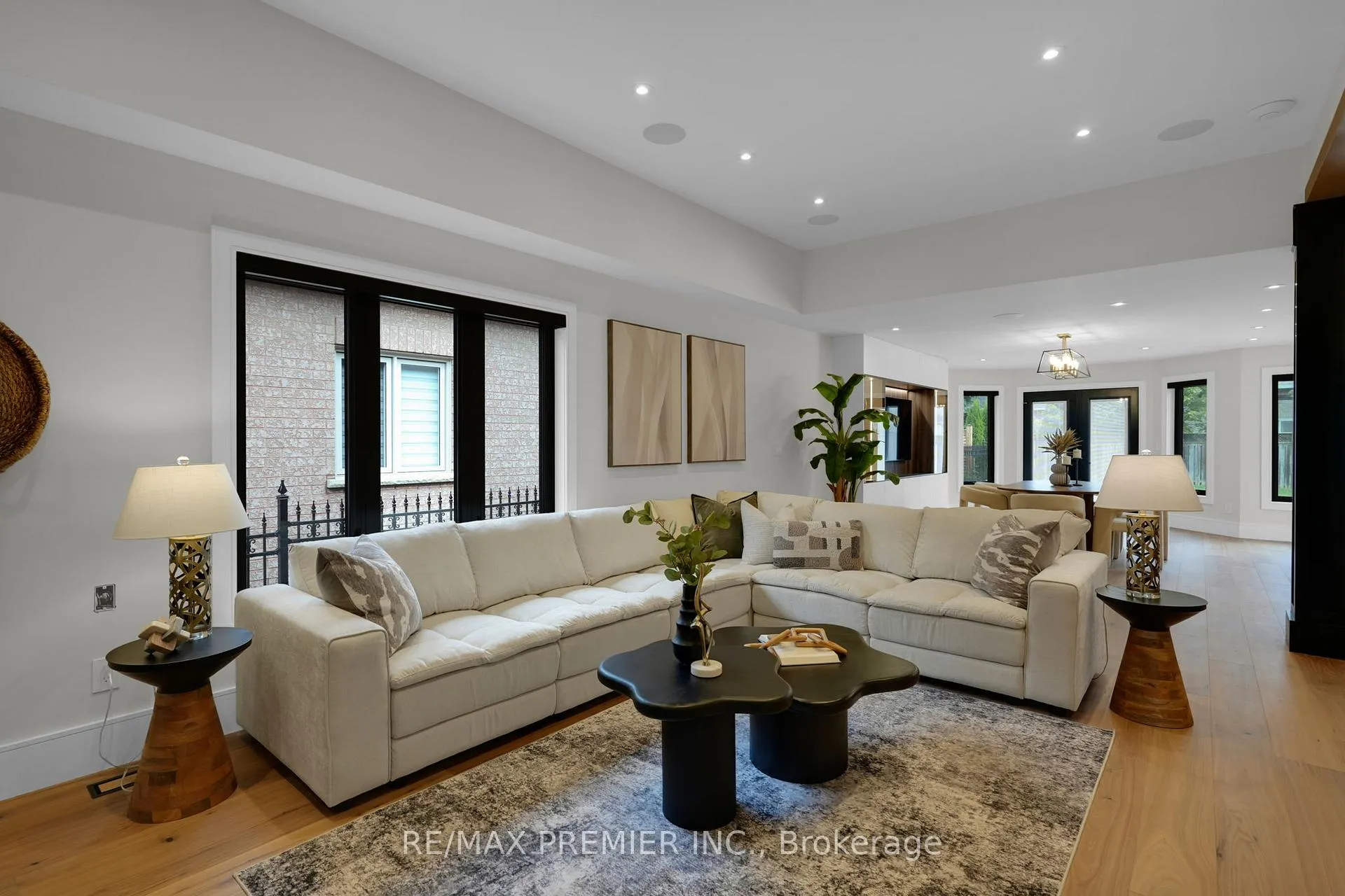 Photo 9 of 19 Polo Crescent, Vaughan, East Woodbridge — HOMEH