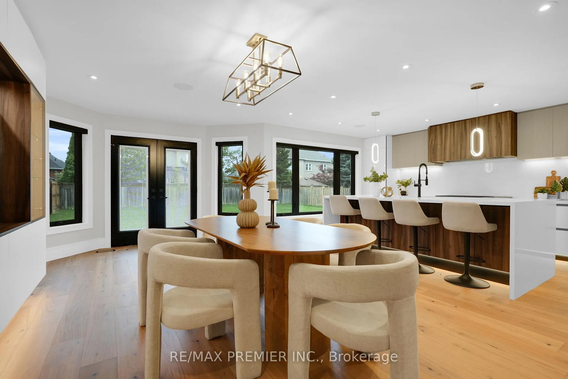 Photo 14 of 19 Polo Crescent, Vaughan, East Woodbridge — HOMEH