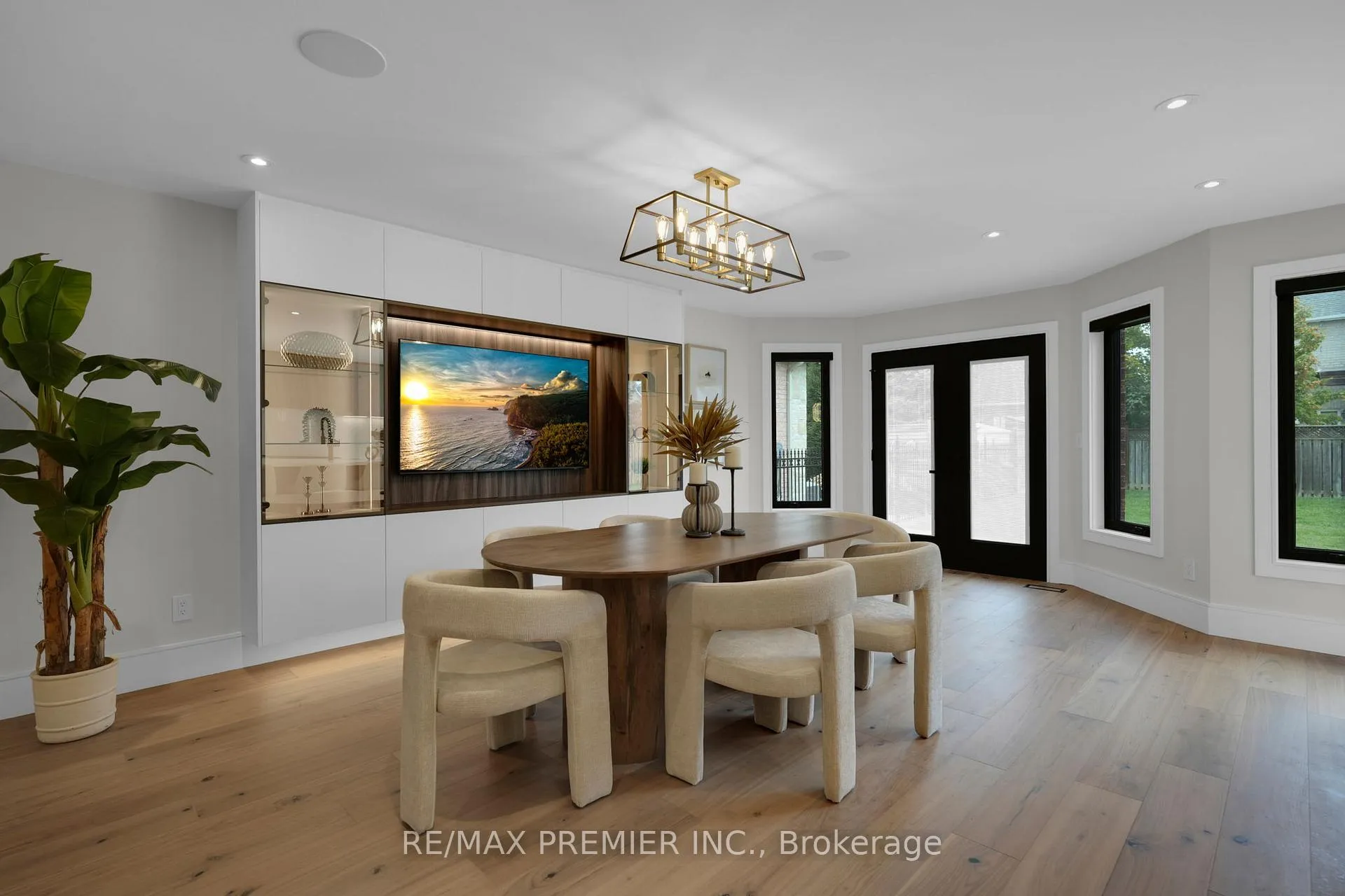 Photo 15 of 19 Polo Crescent, Vaughan, East Woodbridge — HOMEH