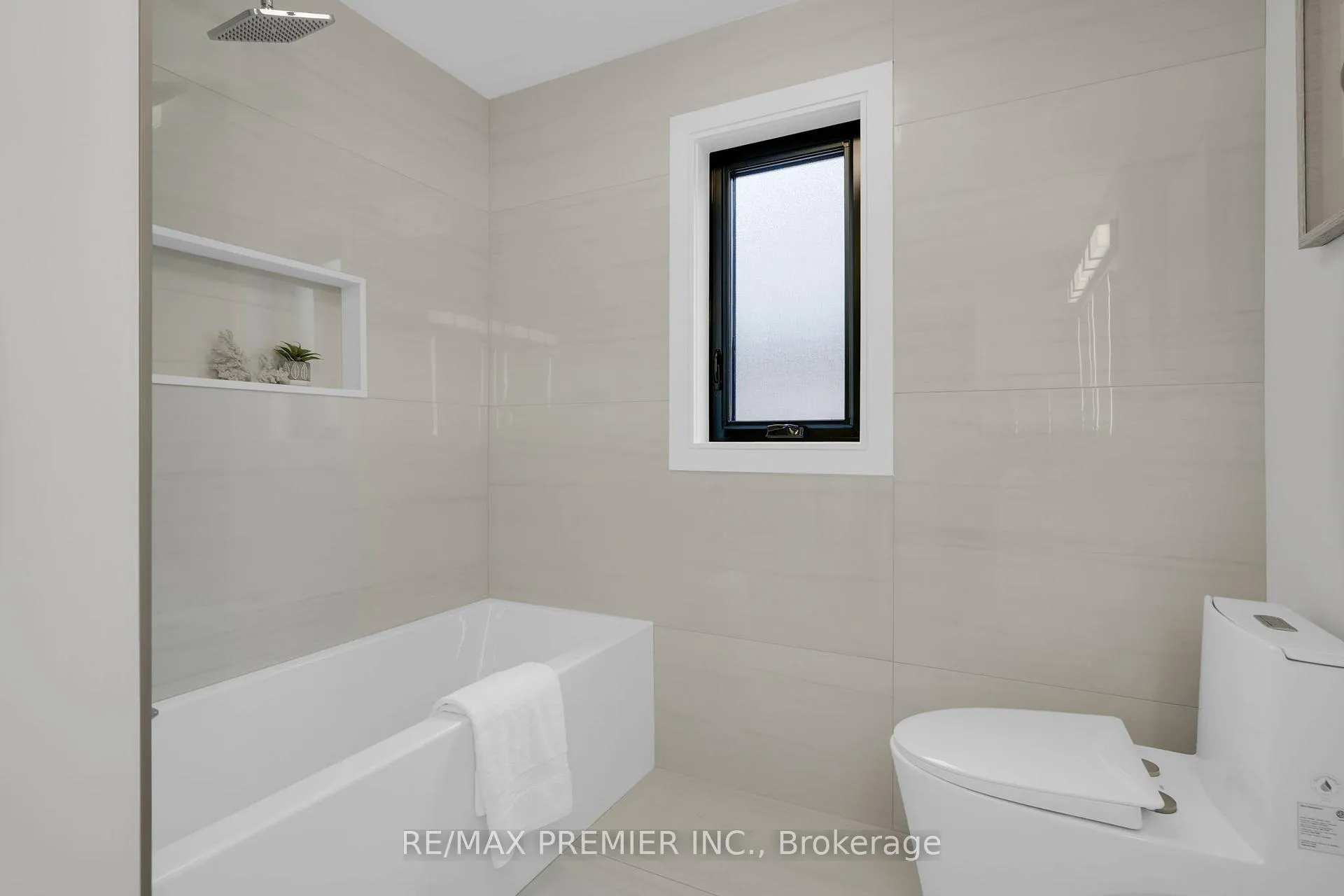 Photo 27 of 19 Polo Crescent, Vaughan, East Woodbridge — HOMEH