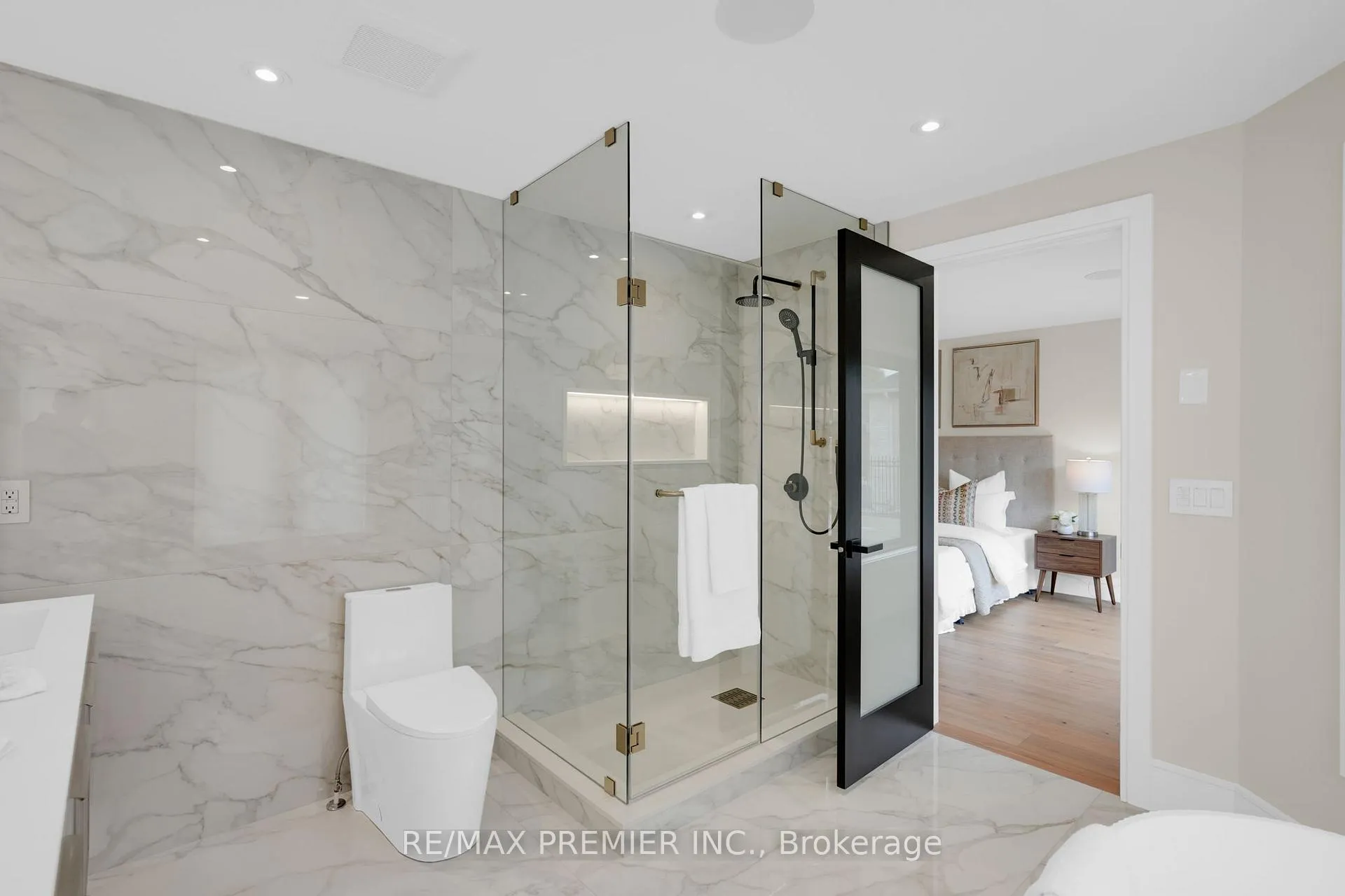 Photo 34 of 19 Polo Crescent, Vaughan, East Woodbridge — HOMEH