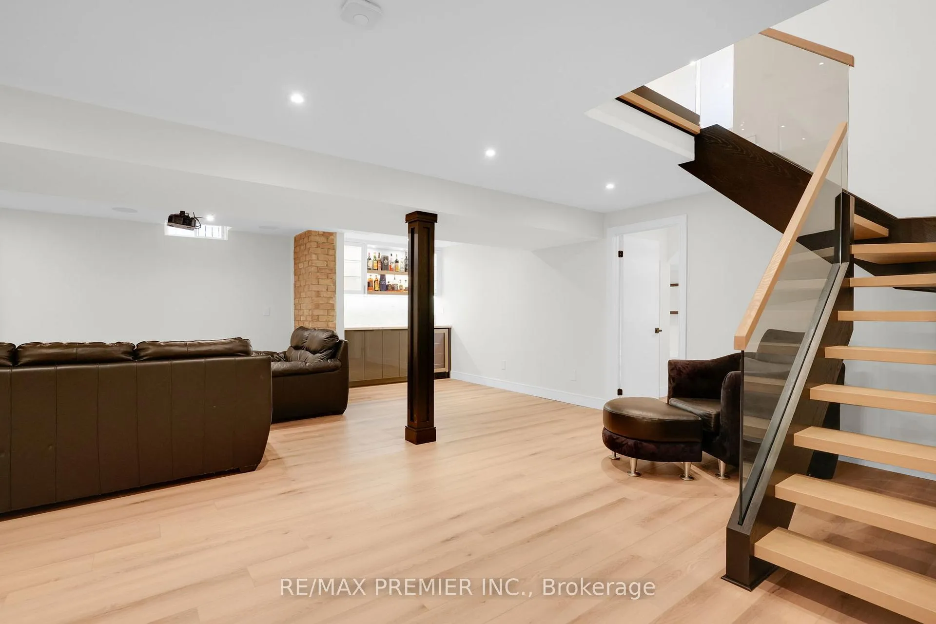 Photo 37 of 19 Polo Crescent, Vaughan, East Woodbridge — HOMEH