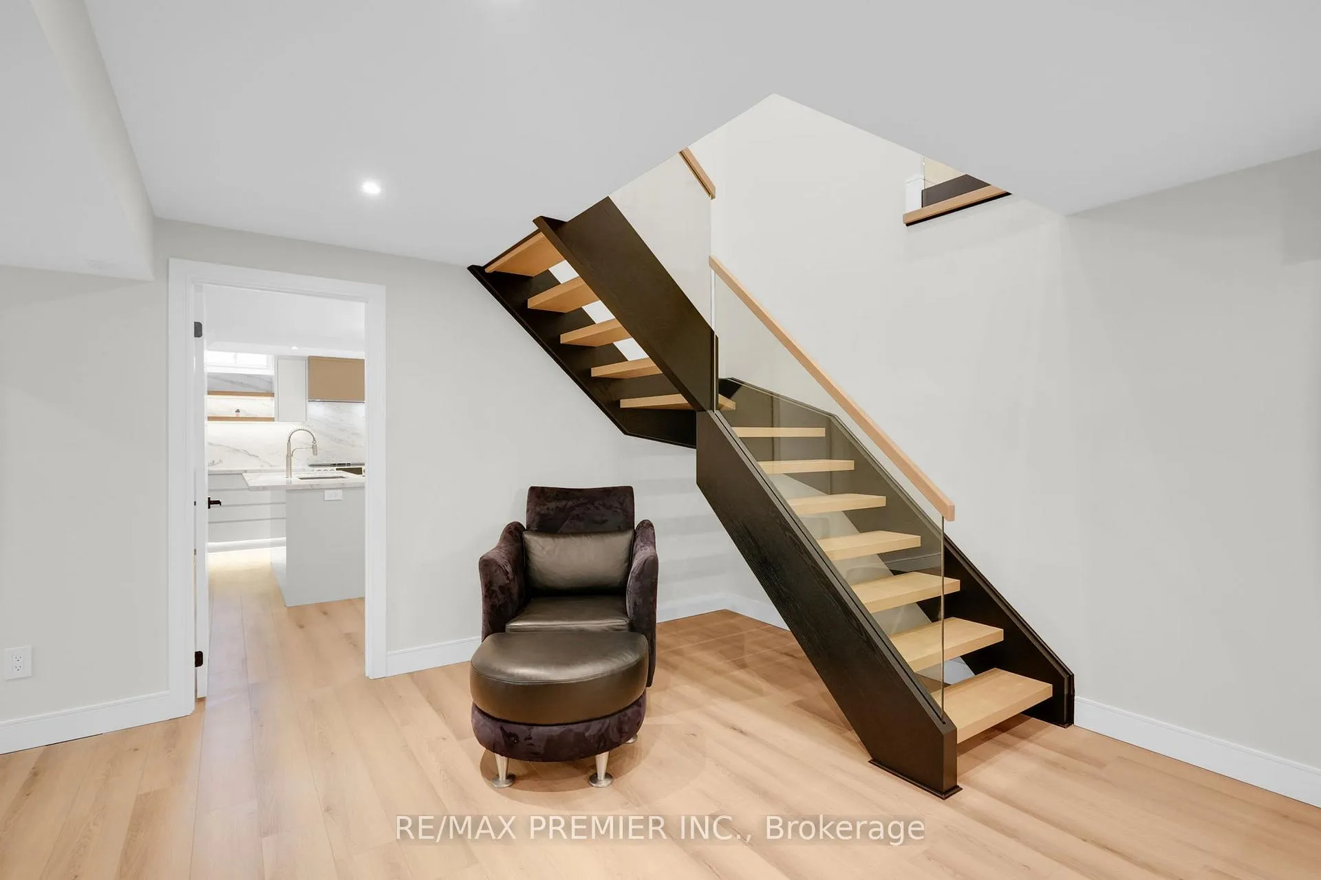 Photo 40 of 19 Polo Crescent, Vaughan, East Woodbridge — HOMEH