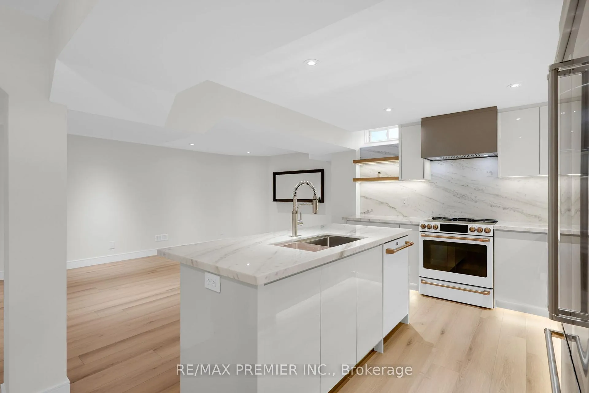 Photo 43 of 19 Polo Crescent, Vaughan, East Woodbridge — HOMEH