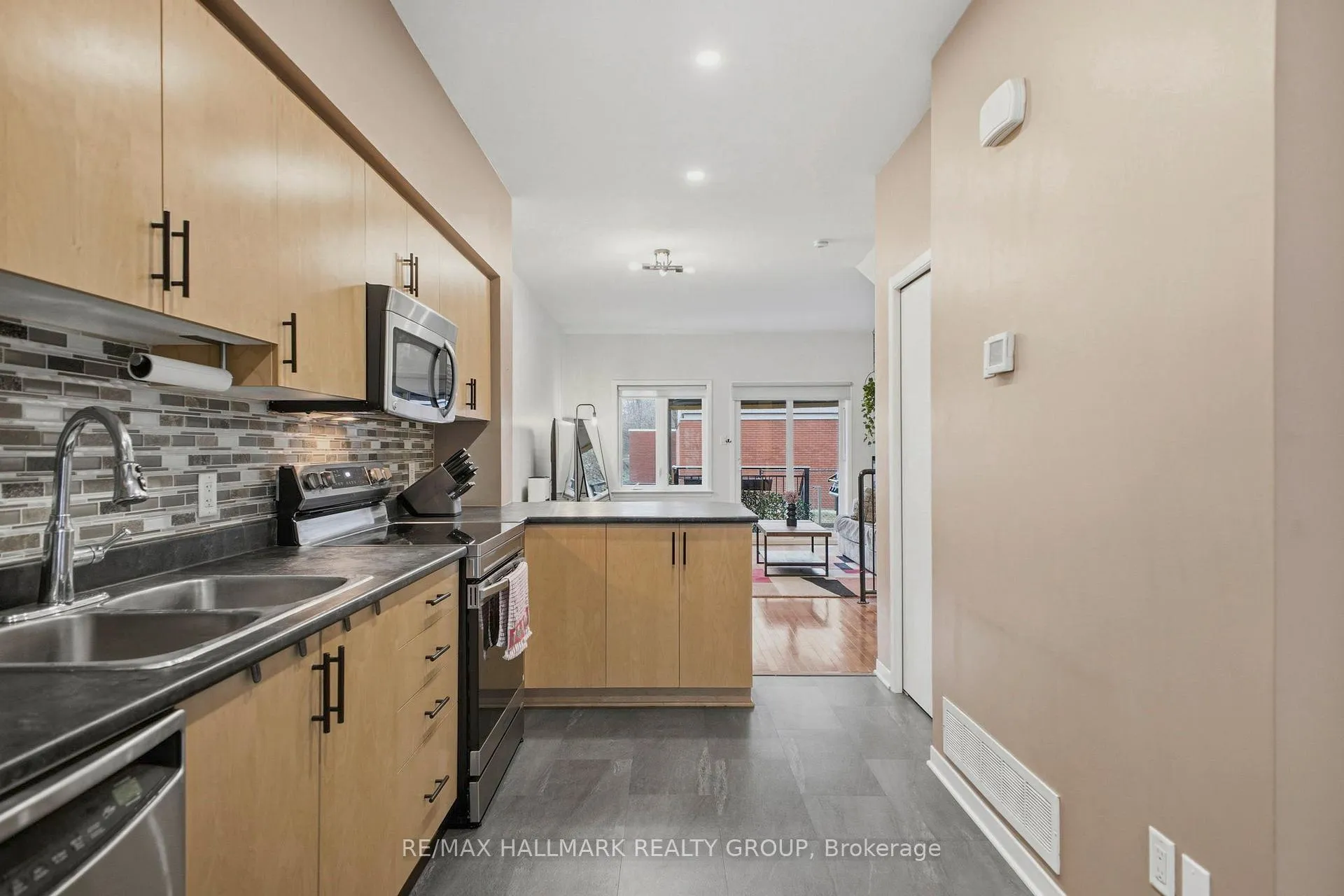 Photo 10 of Unit 5, 795 Montreal Road, Ottawa, CFB Rockcliffe and Area — HOMEH