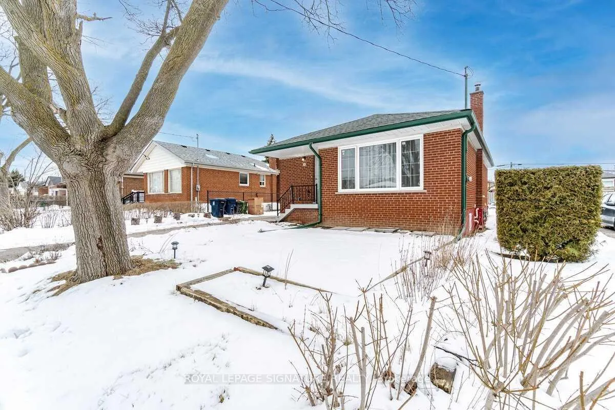 Photo 2 of Unit 1, 30 Gunton Drive, Etobicoke, West Humber-Clairville — HOMEH