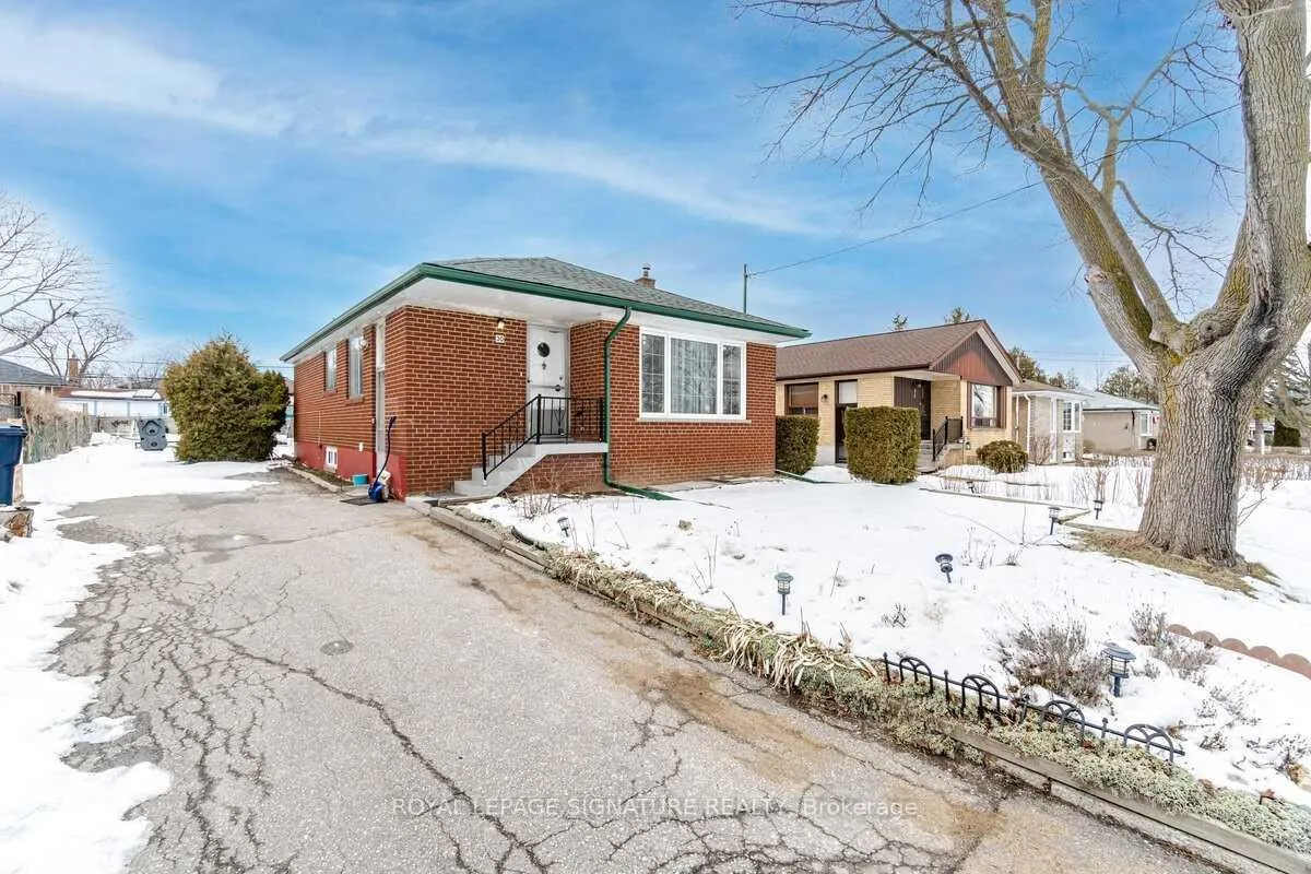 Photo 3 of Unit 1, 30 Gunton Drive, Etobicoke, West Humber-Clairville — HOMEH