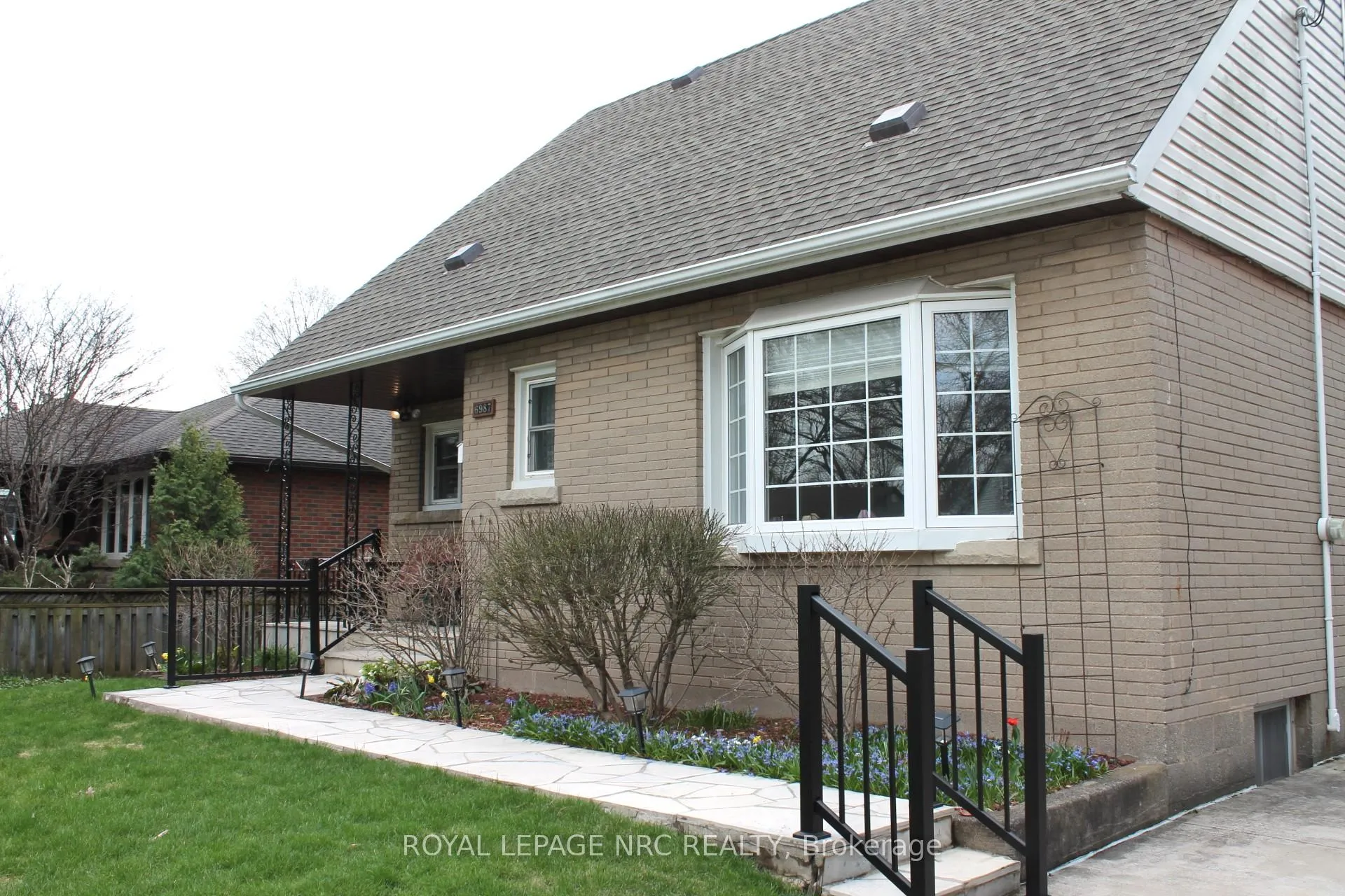 Photo 2 of 6987 Dell Avenue, Niagara Falls, Arad/Fallsview — HOMEH
