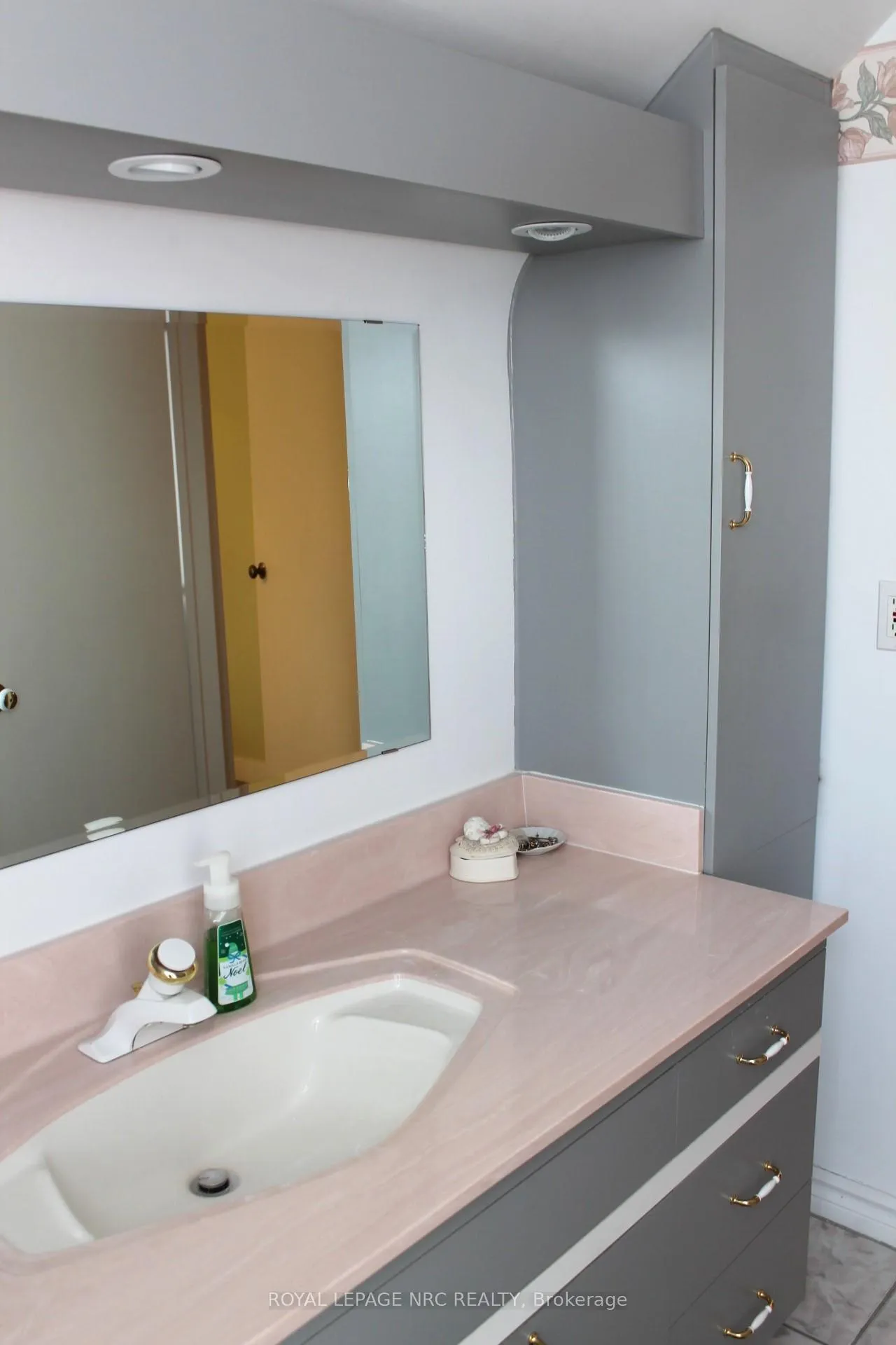 Photo 13 of 6987 Dell Avenue, Niagara Falls, Arad/Fallsview — HOMEH