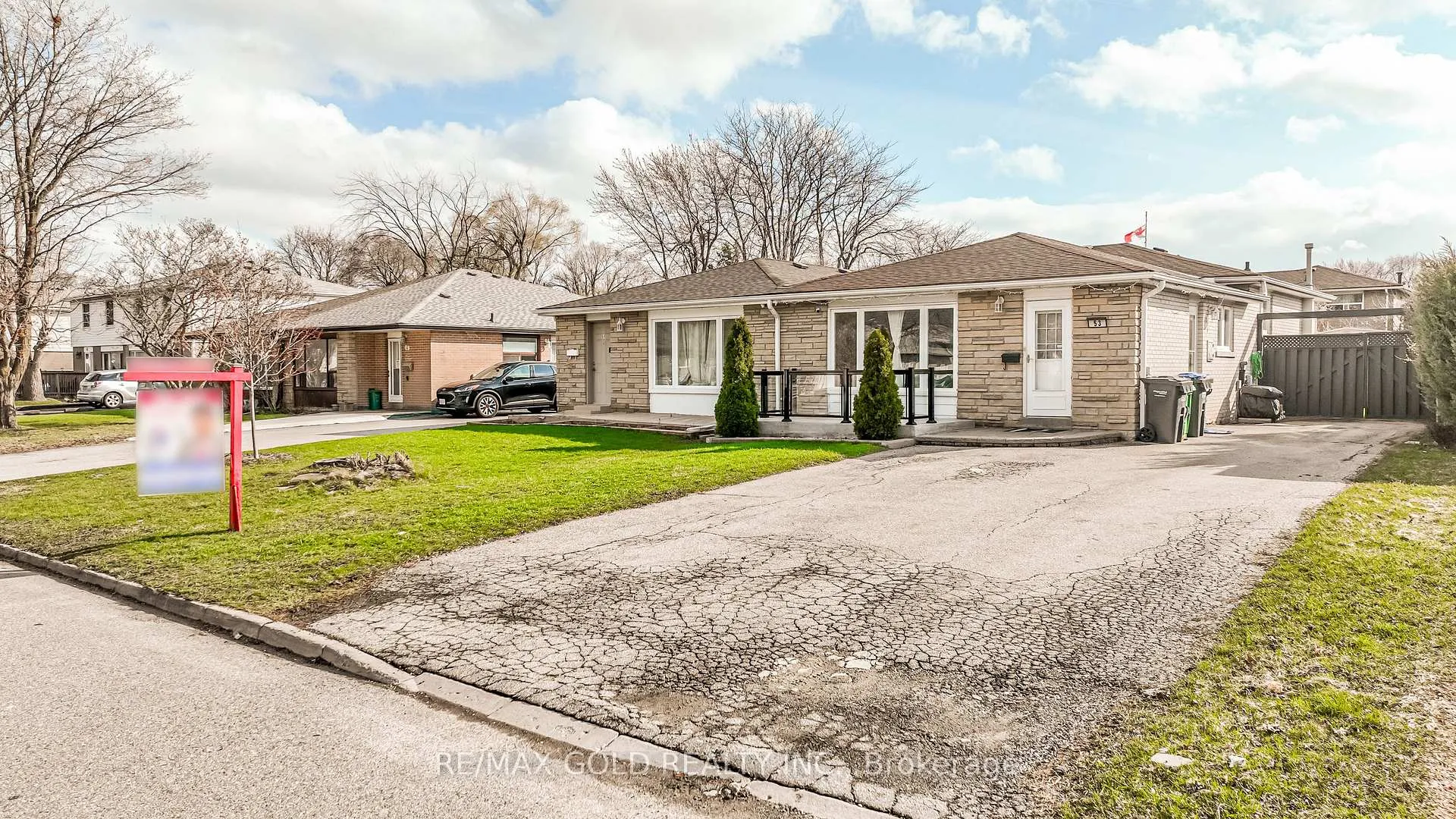 Photo 2 of 53 Davenport Crescent, Brampton, Southgate — HOMEH