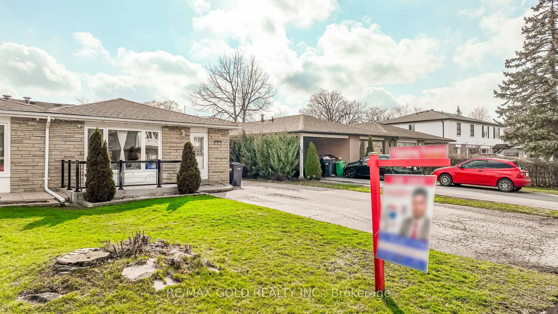 Photo 3 of 53 Davenport Crescent, Brampton, Southgate — HOMEH