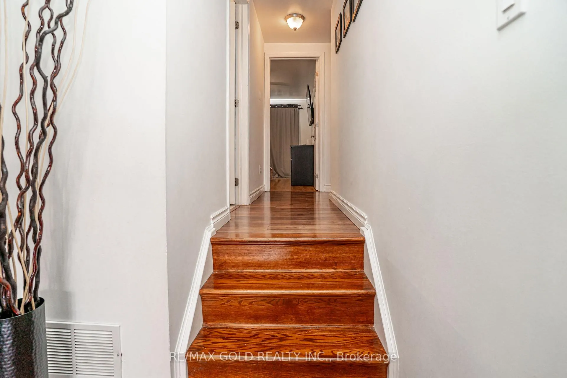 Photo 18 of 53 Davenport Crescent, Brampton, Southgate — HOMEH