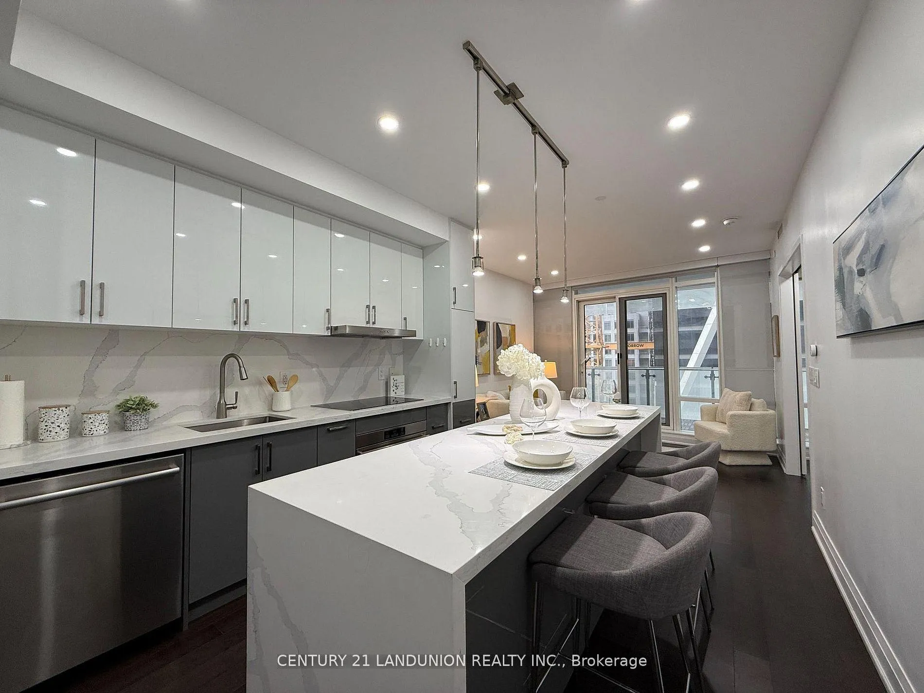 Front of Unit 1508, 1 Bloor Street E