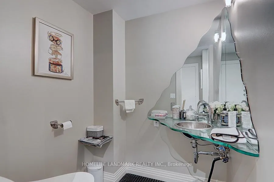 Photo 26 of 35 Gardiner Road, Toronto, Forest Hill South — HOMEH