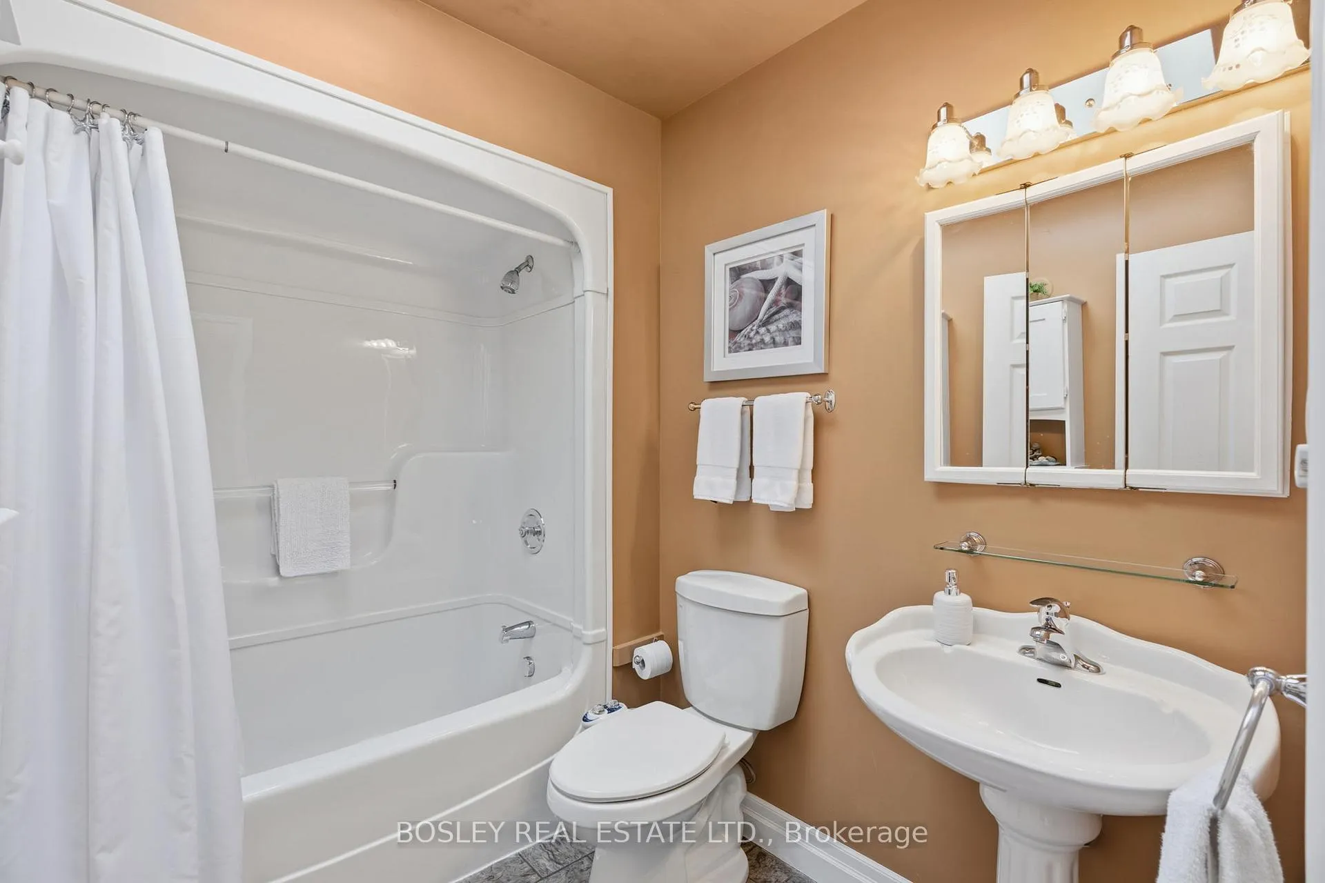 Photo 15 of 72571 Duchess Crescent, Bluewater, Hay — HOMEH