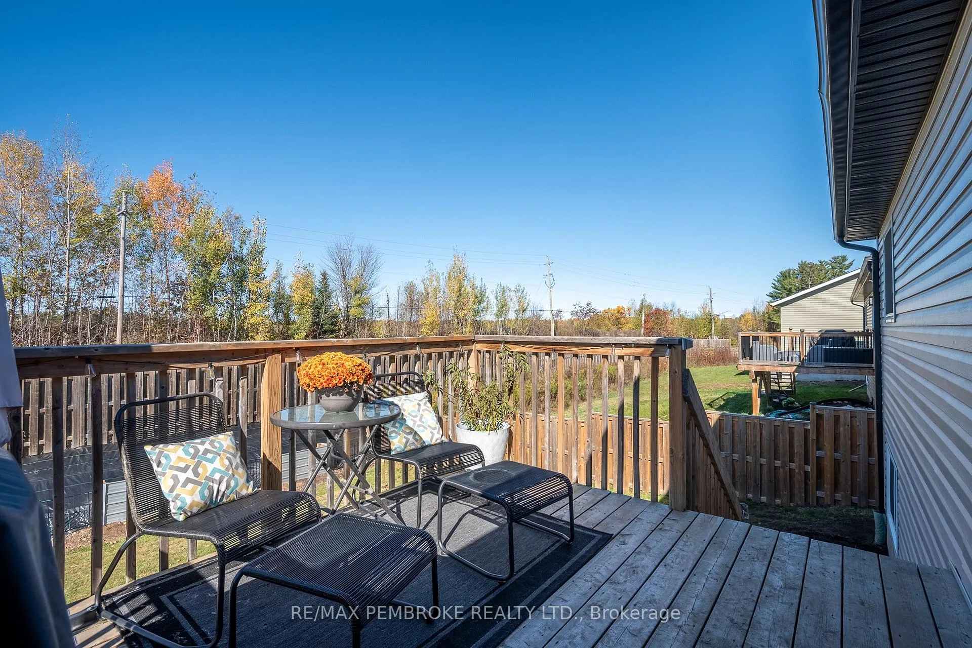 Photo 10 of 24 Terrance Drive, Petawawa — HOMEH