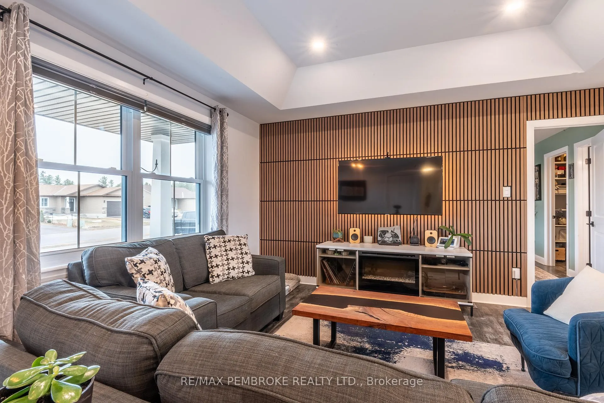 Photo 15 of 24 Terrance Drive, Petawawa — HOMEH