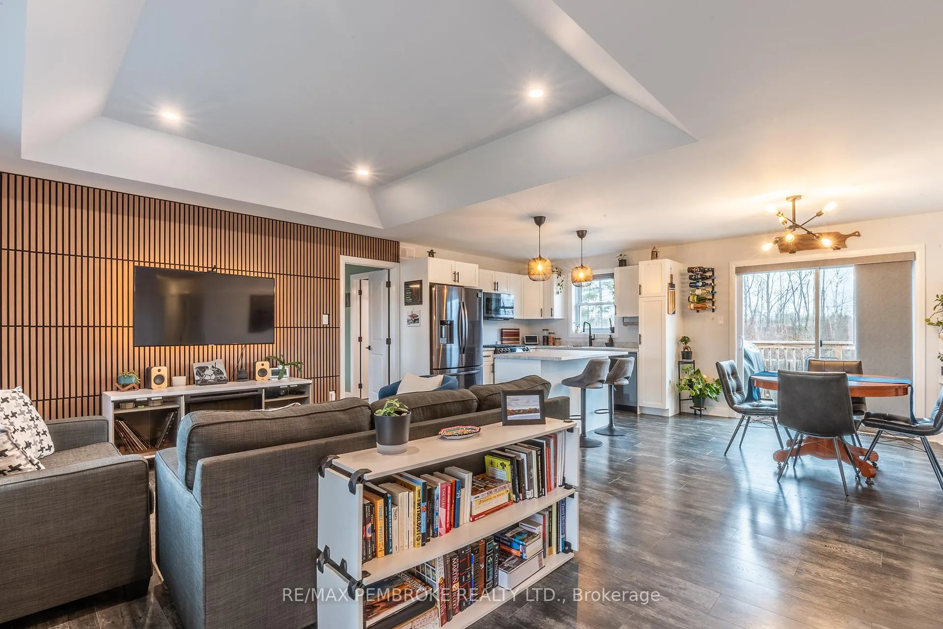 Photo 16 of 24 Terrance Drive, Petawawa — HOMEH