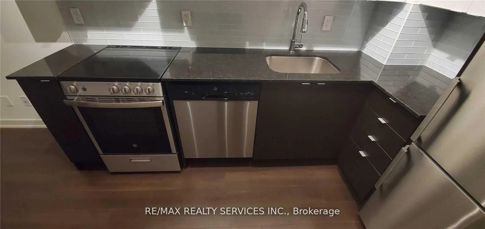Photo 5 of Unit 906, 120 Varna Drive, Toronto, Englemount-Lawrence — HOMEH