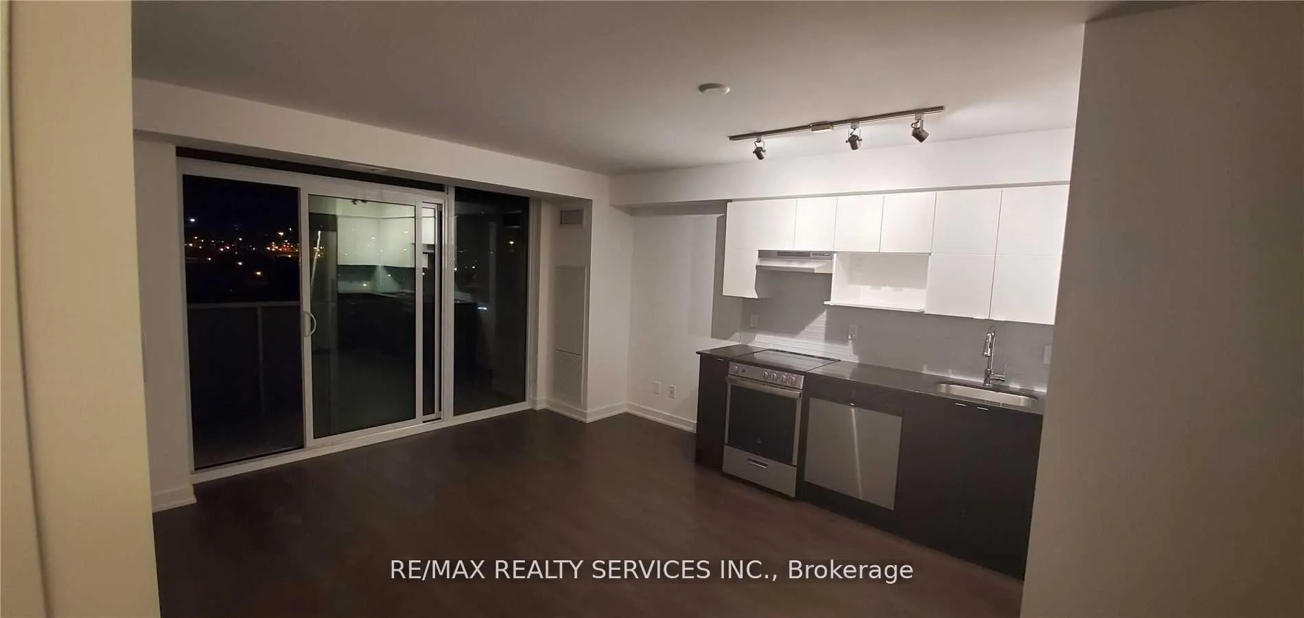 Photo 7 of Unit 906, 120 Varna Drive, Toronto, Englemount-Lawrence — HOMEH