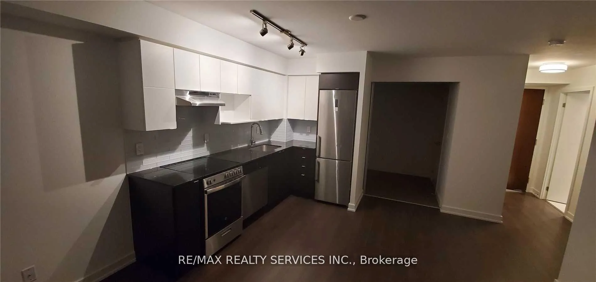 Photo 8 of Unit 906, 120 Varna Drive, Toronto, Englemount-Lawrence — HOMEH