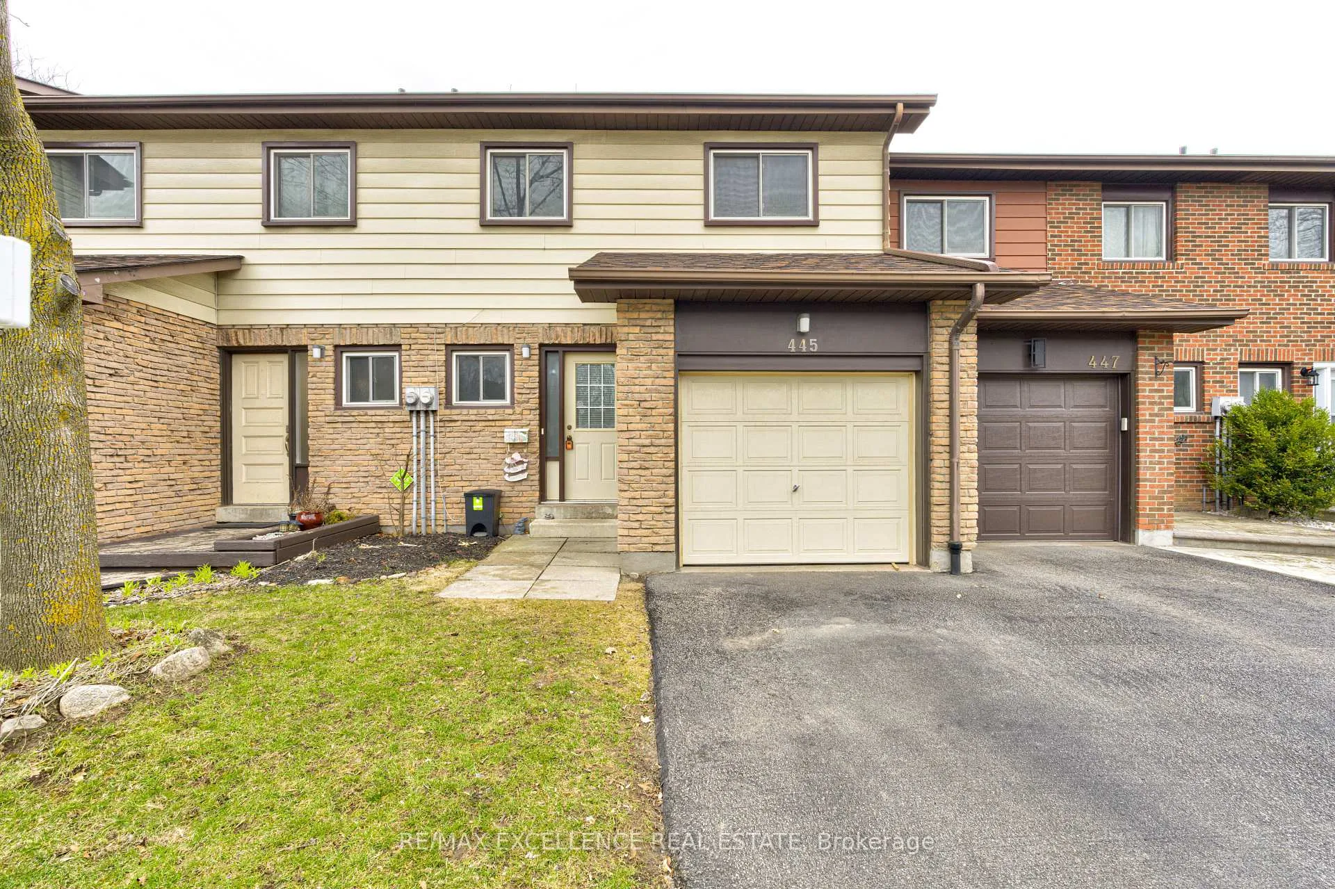 Front of Unit 45, 445 Ontario Street N