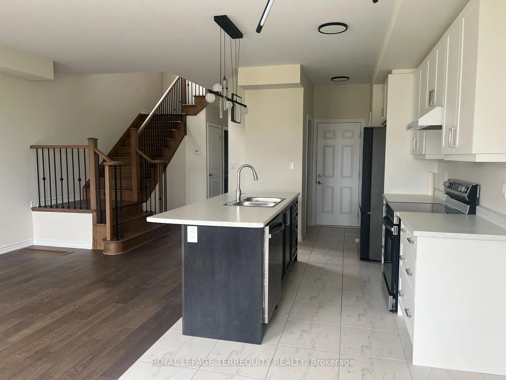 Front of 169 Vanilla Trail