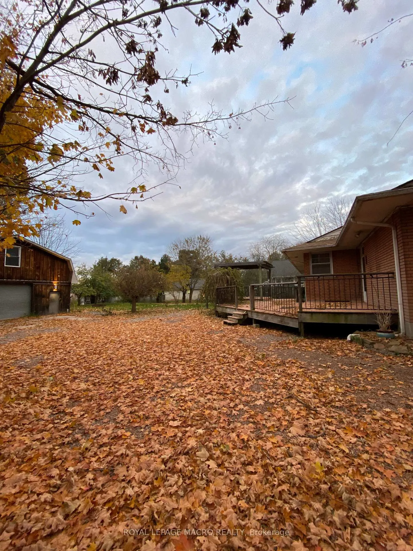 Photo 3 of 260 Main Street W, Grimsby, Grimsby West — HOMEH